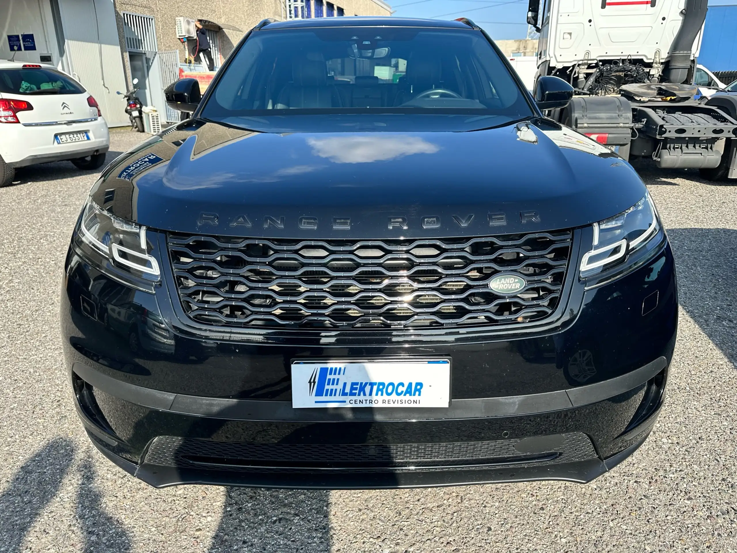 Land Rover - Range Rover Velar