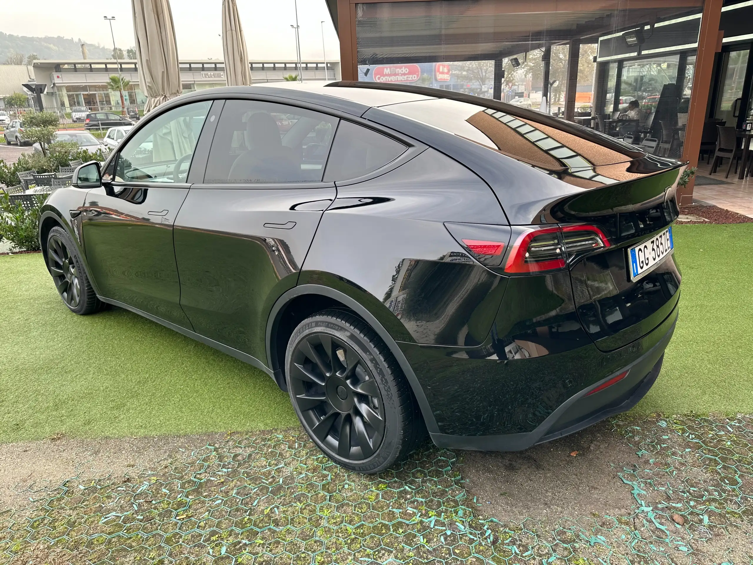 Tesla - Model Y