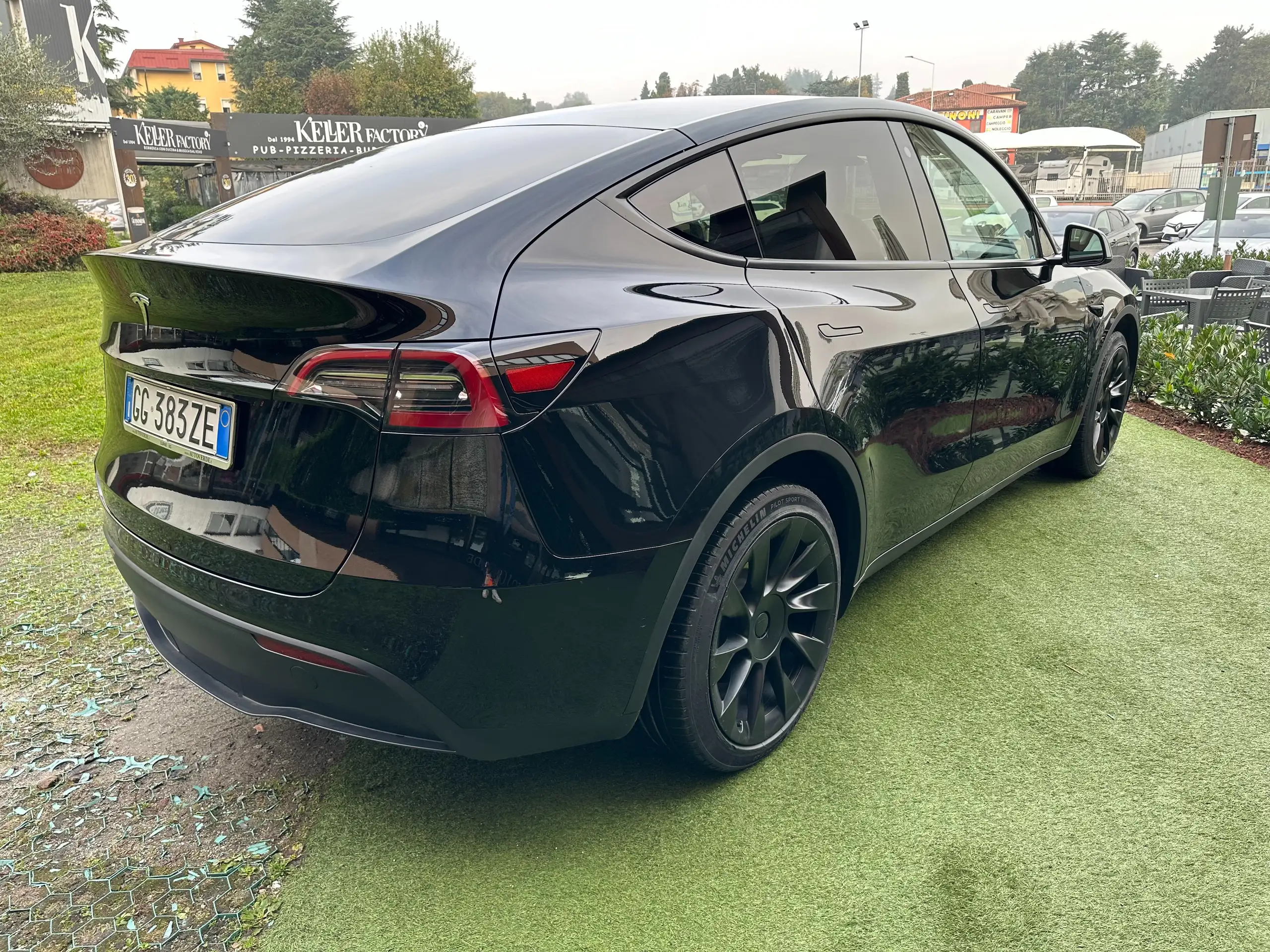 Tesla - Model Y