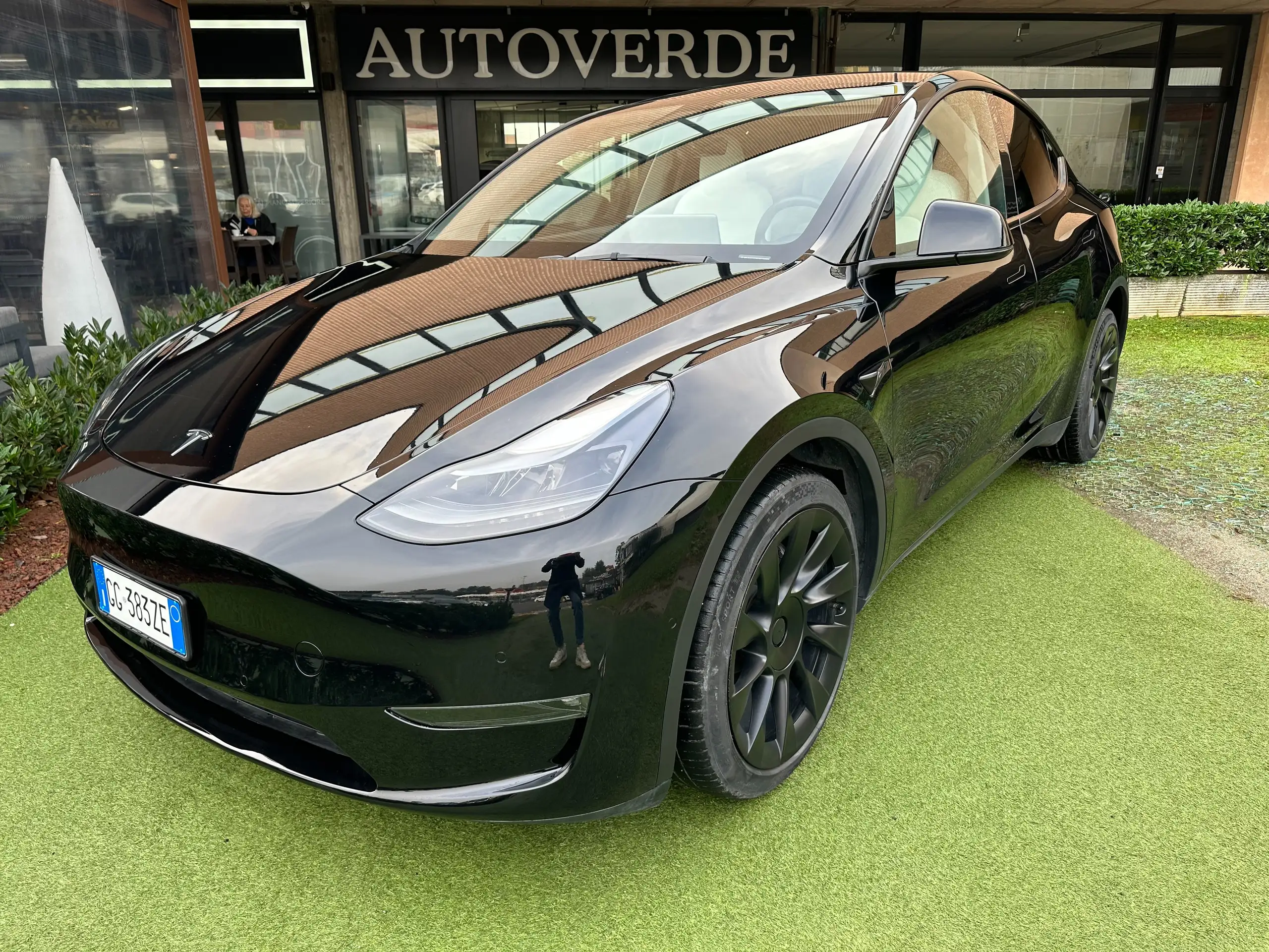 Tesla - Model Y