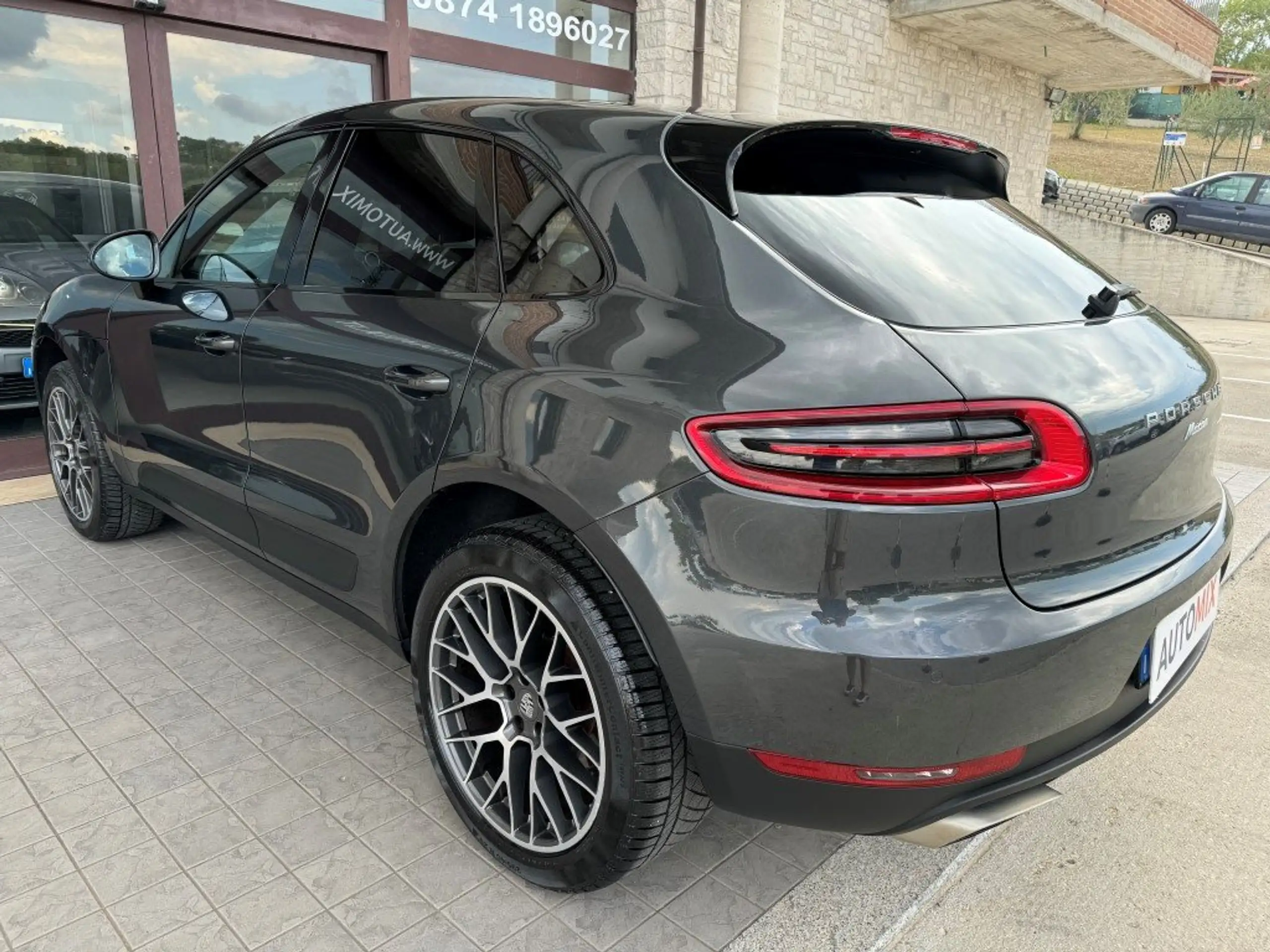 Porsche - Macan