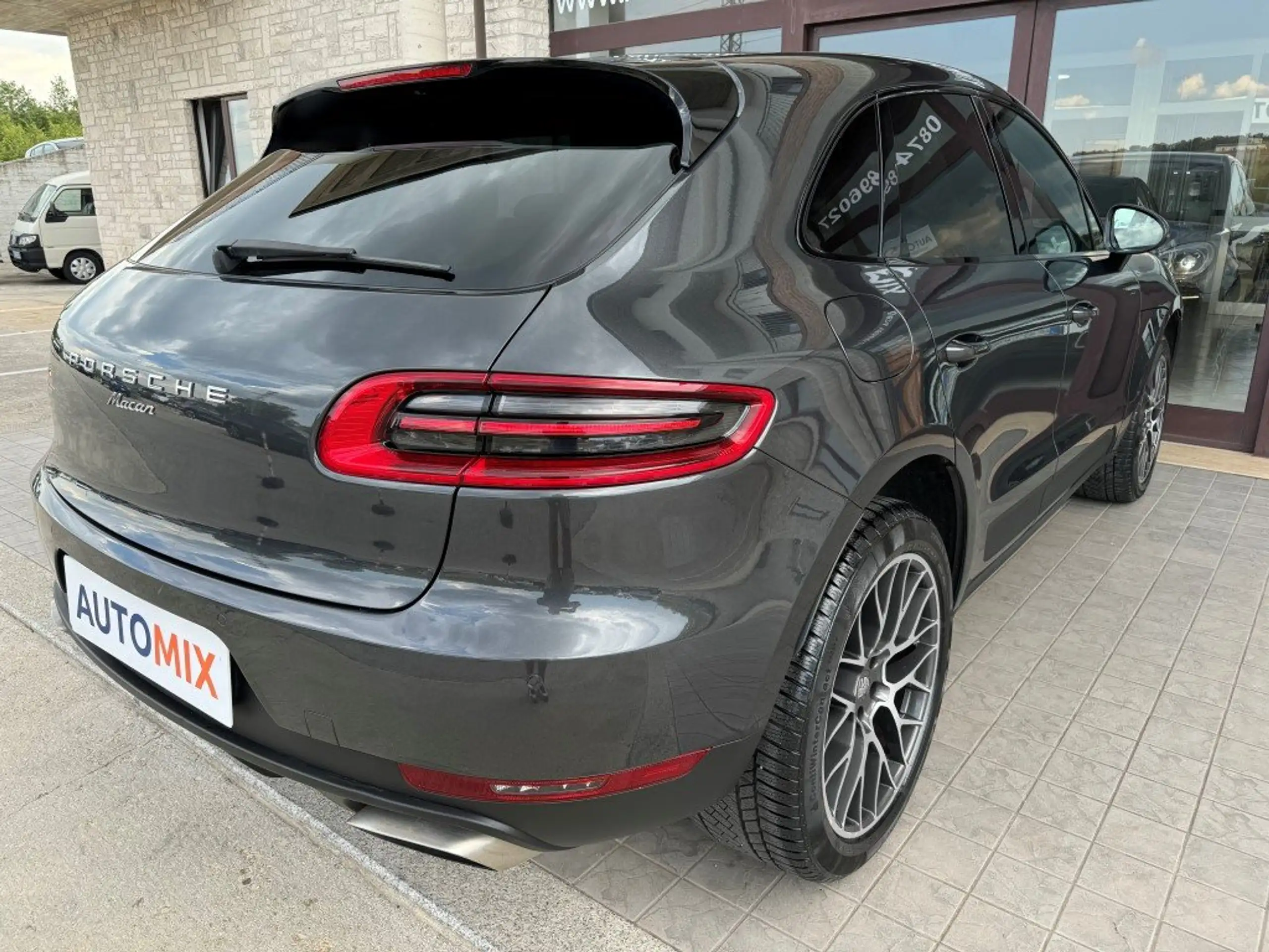 Porsche - Macan