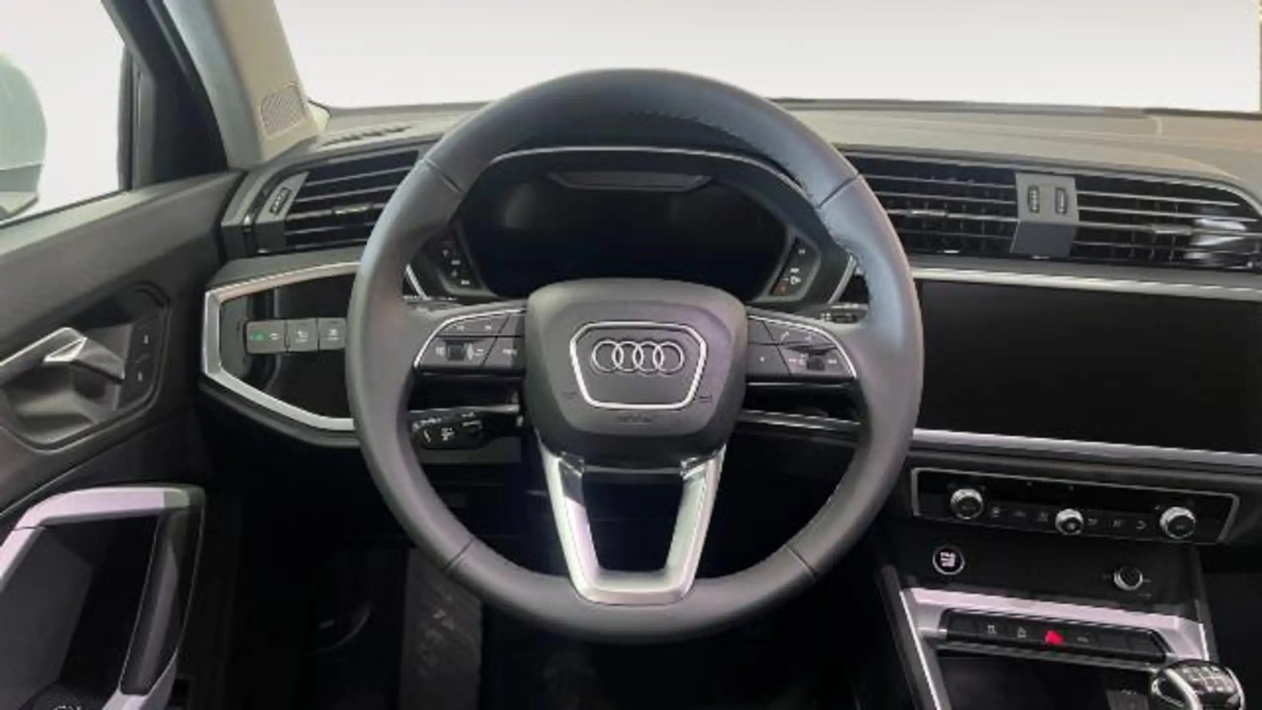 Audi - Q3