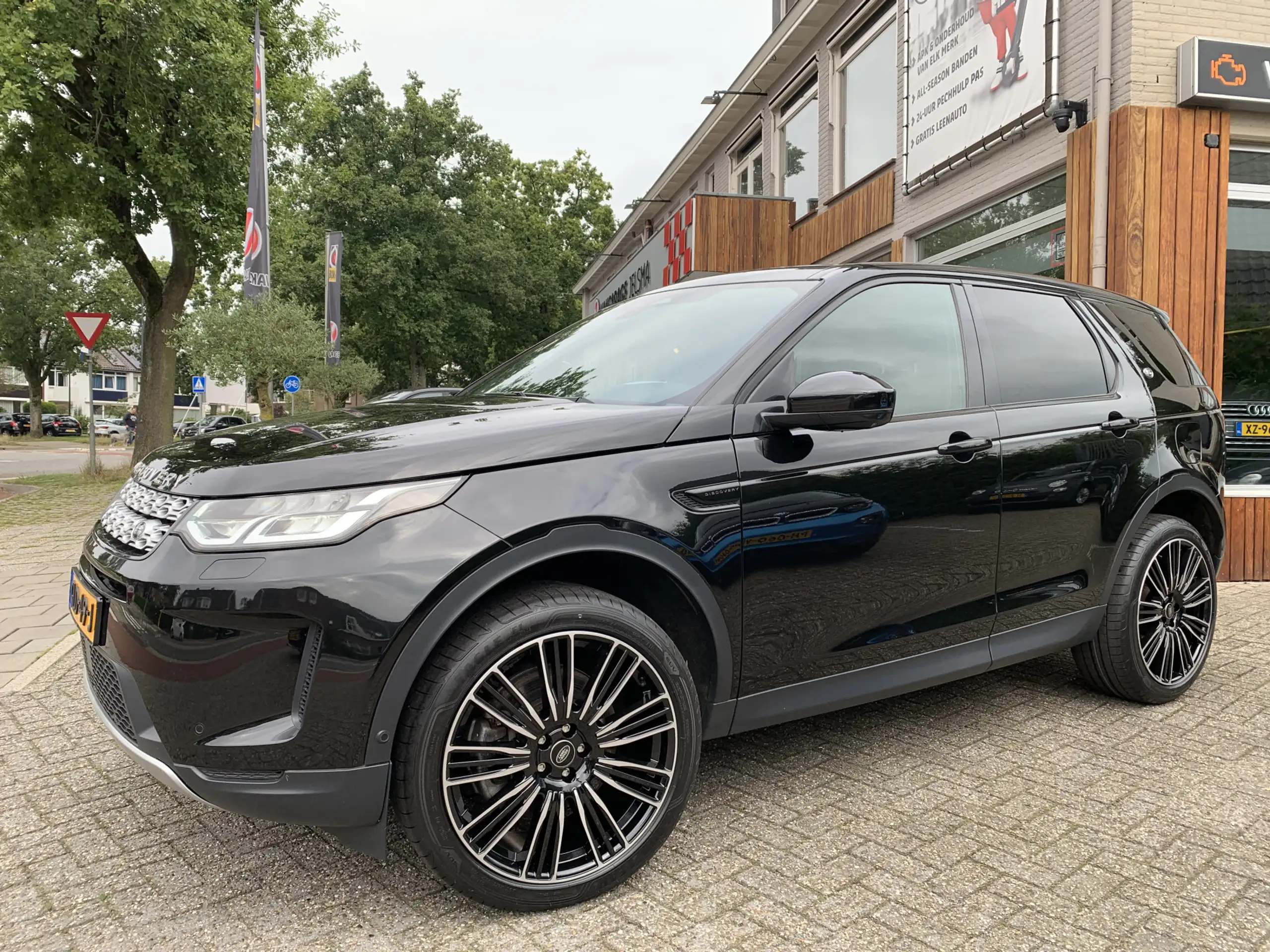 Land Rover - Discovery Sport