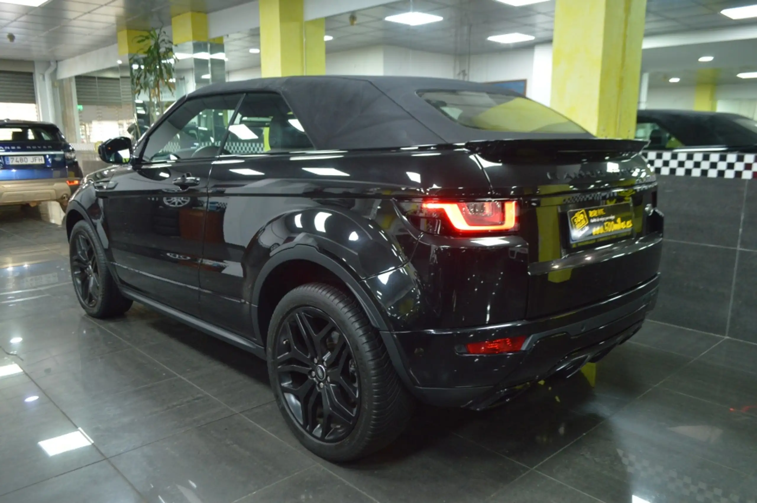 Land Rover - Range Rover Evoque