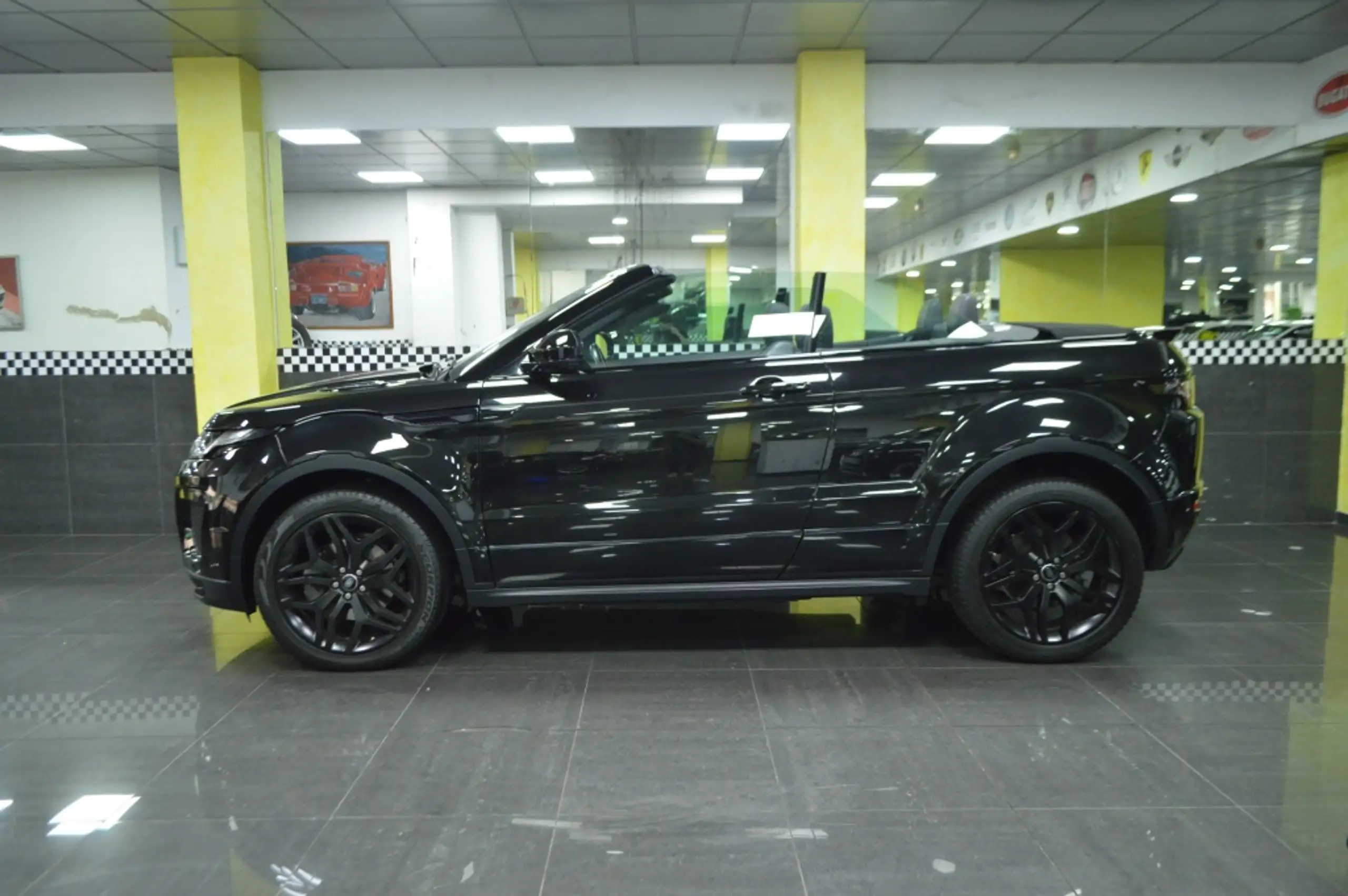 Land Rover - Range Rover Evoque