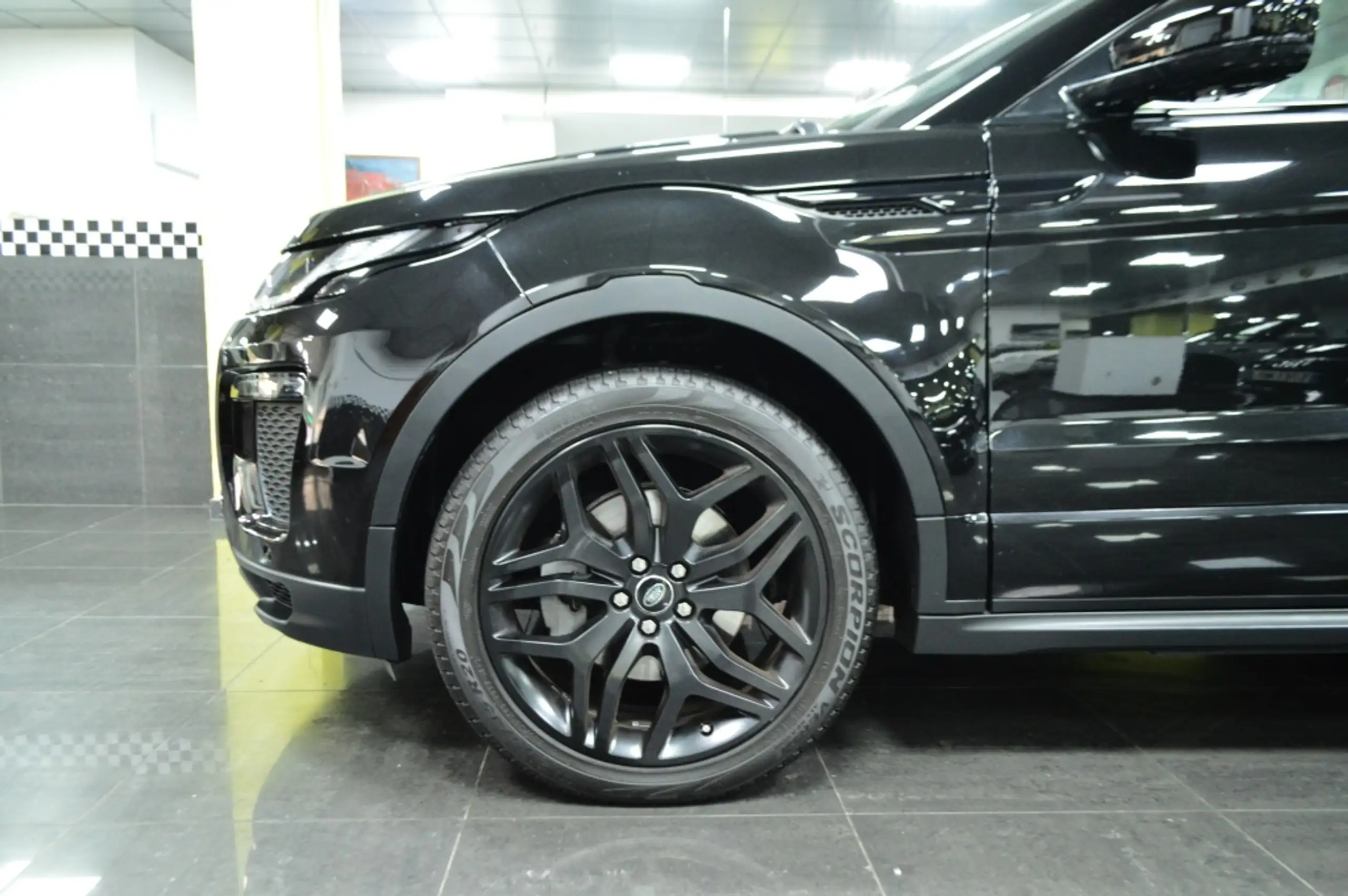 Land Rover - Range Rover Evoque