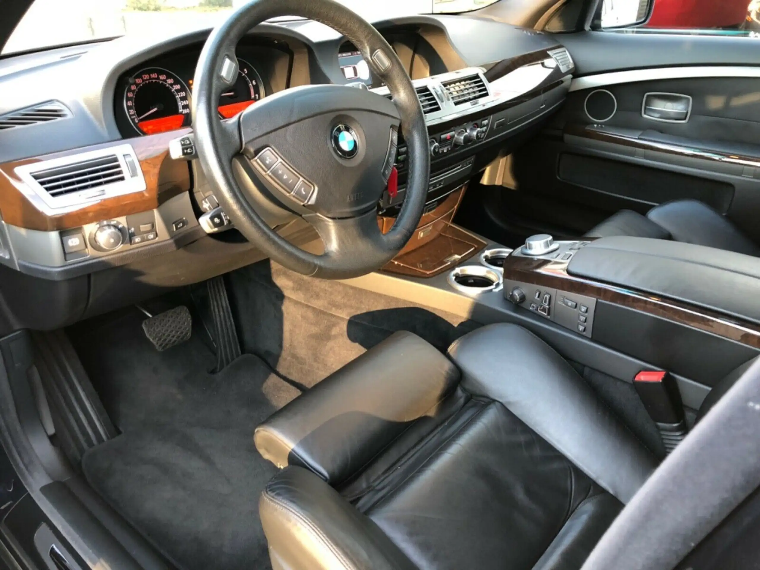 BMW - 750