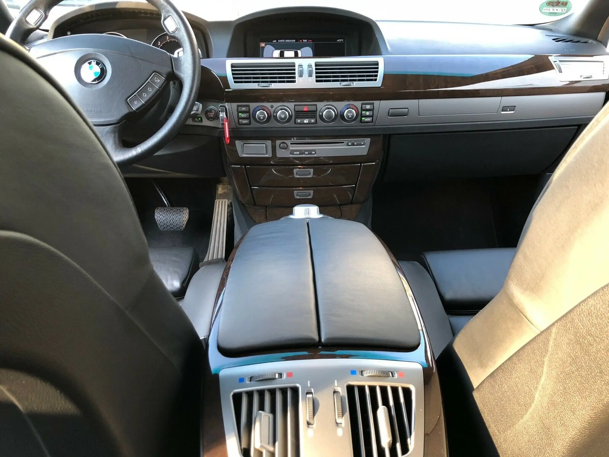 BMW - 750