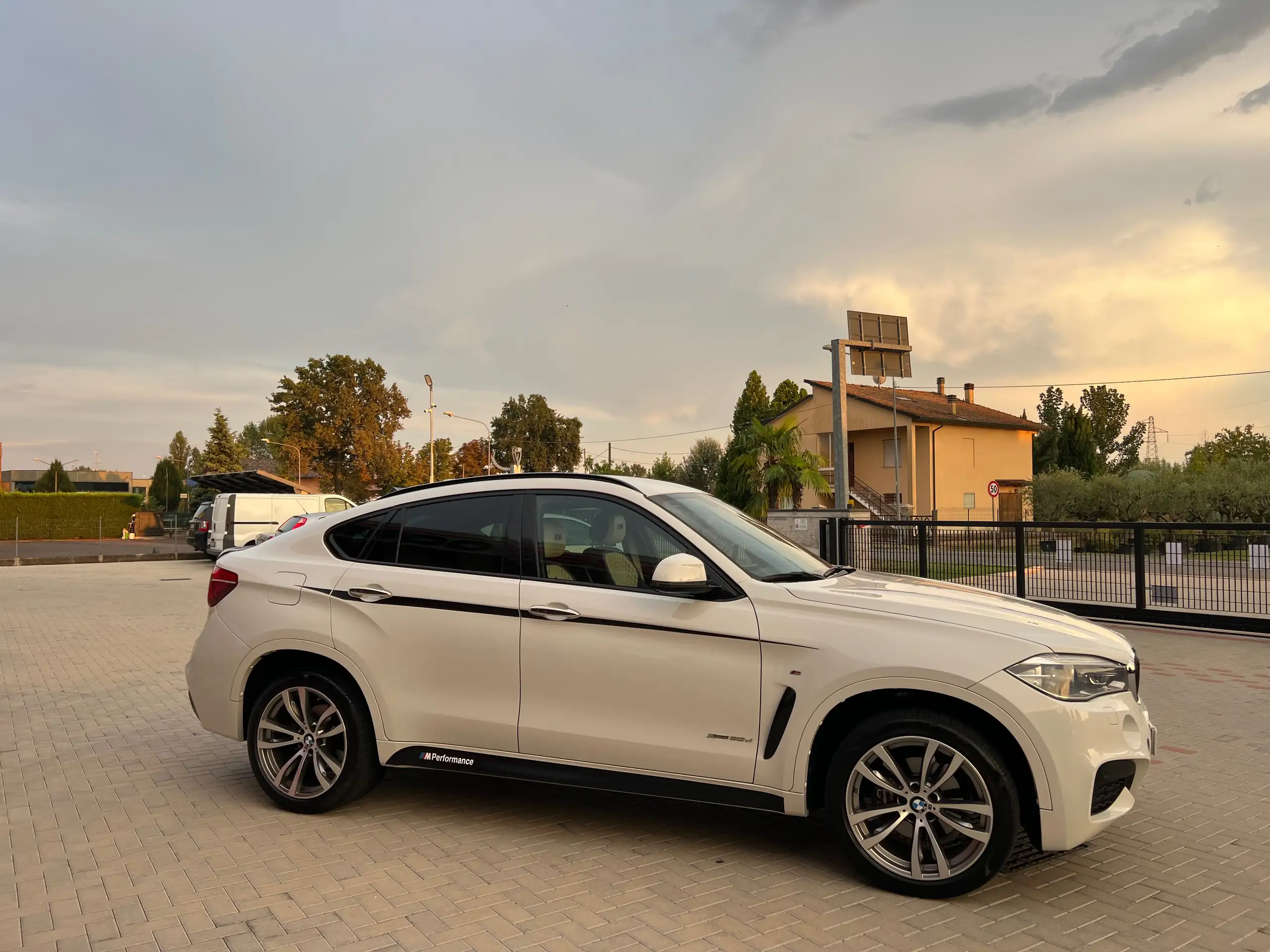 BMW - X6