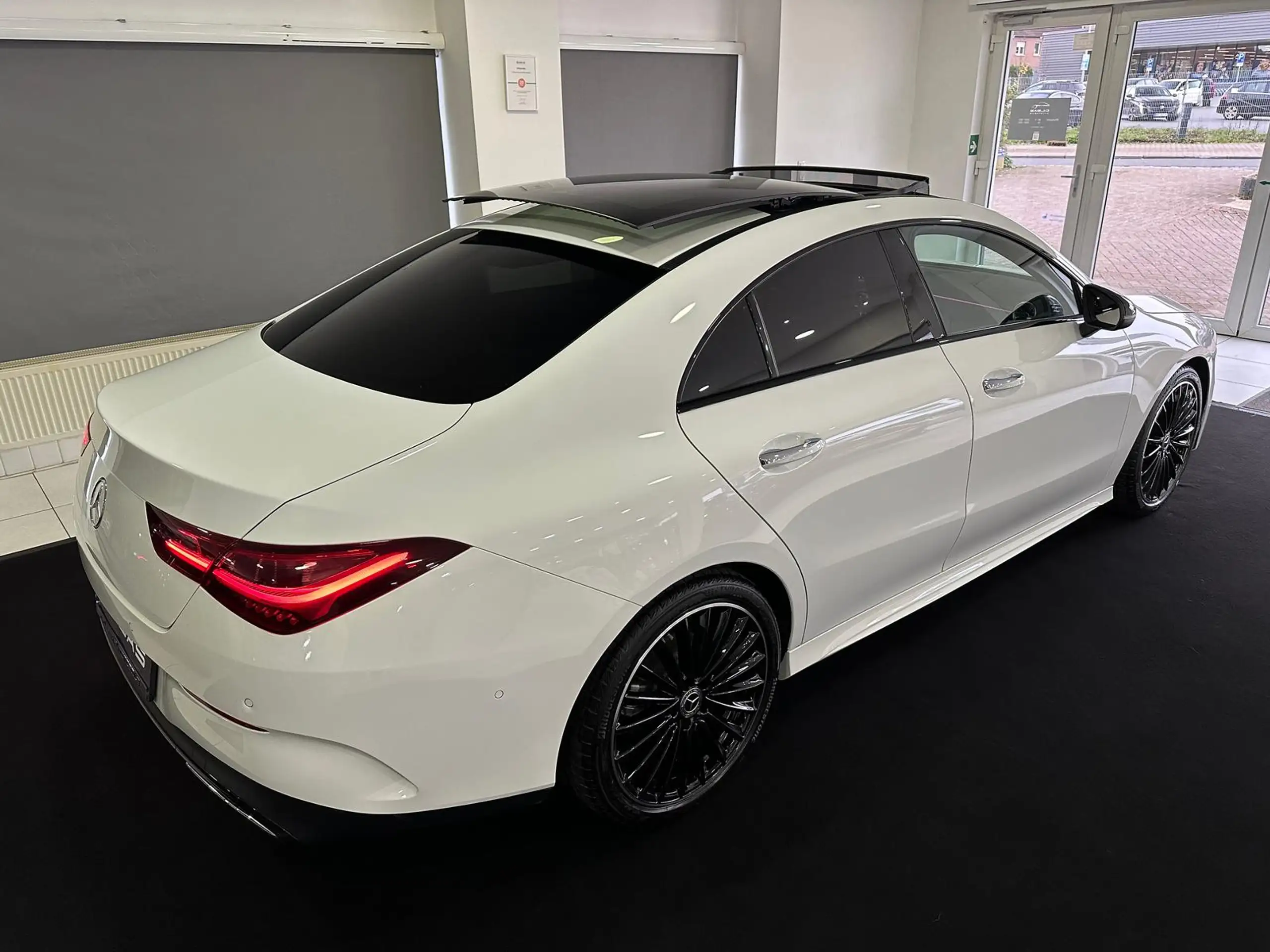 Mercedes-Benz - CLA 200