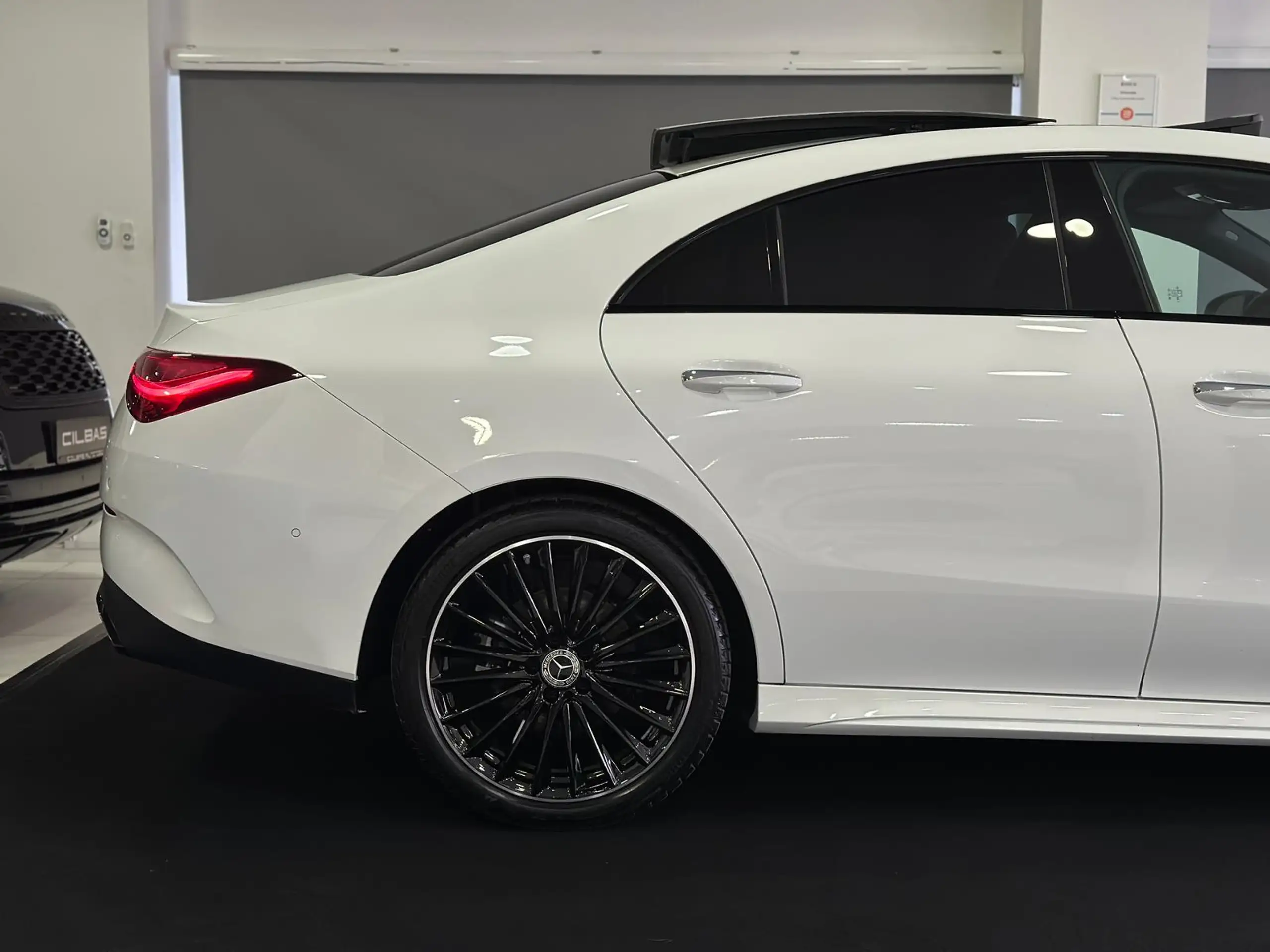 Mercedes-Benz - CLA 200