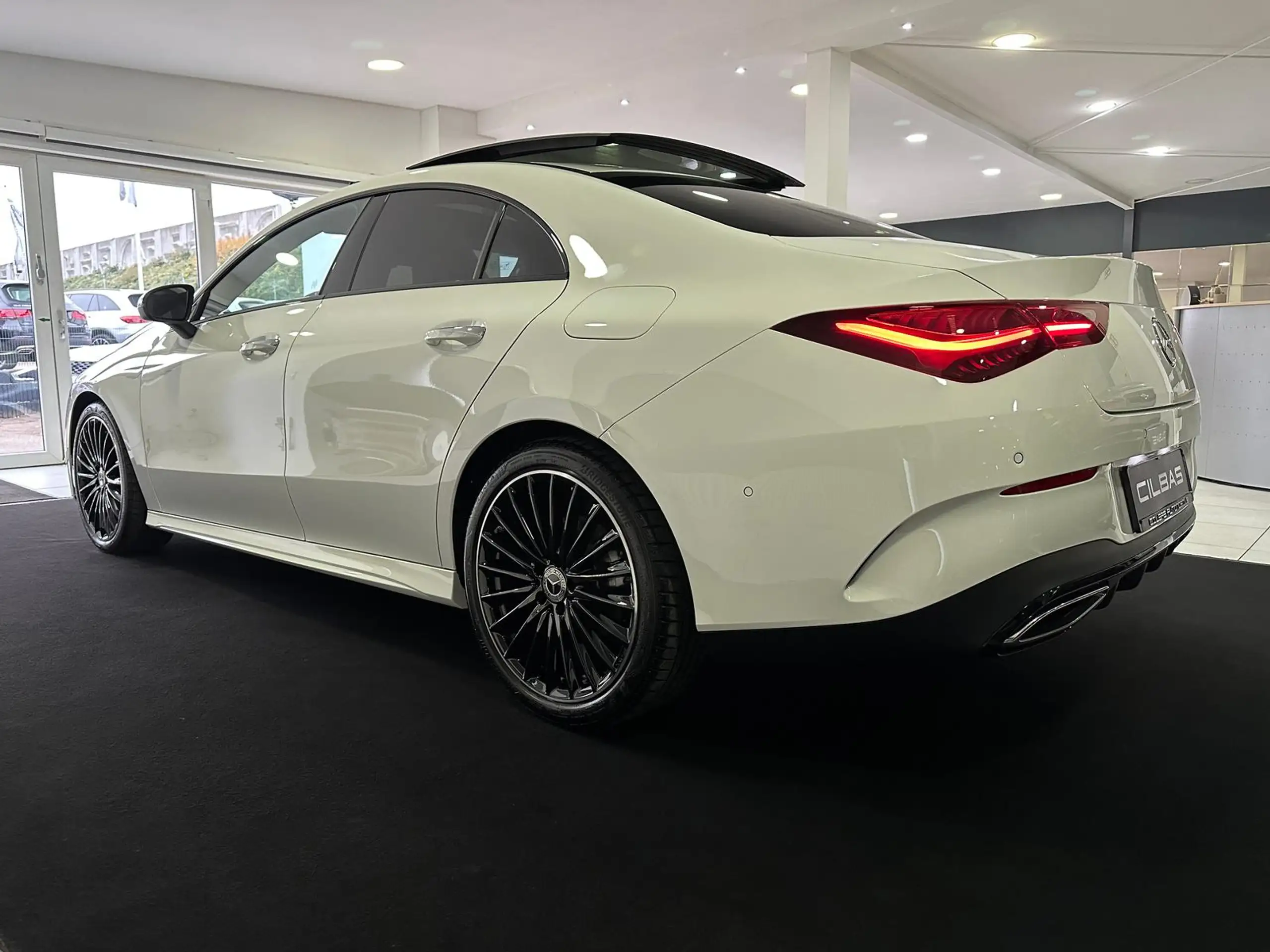 Mercedes-Benz - CLA 200