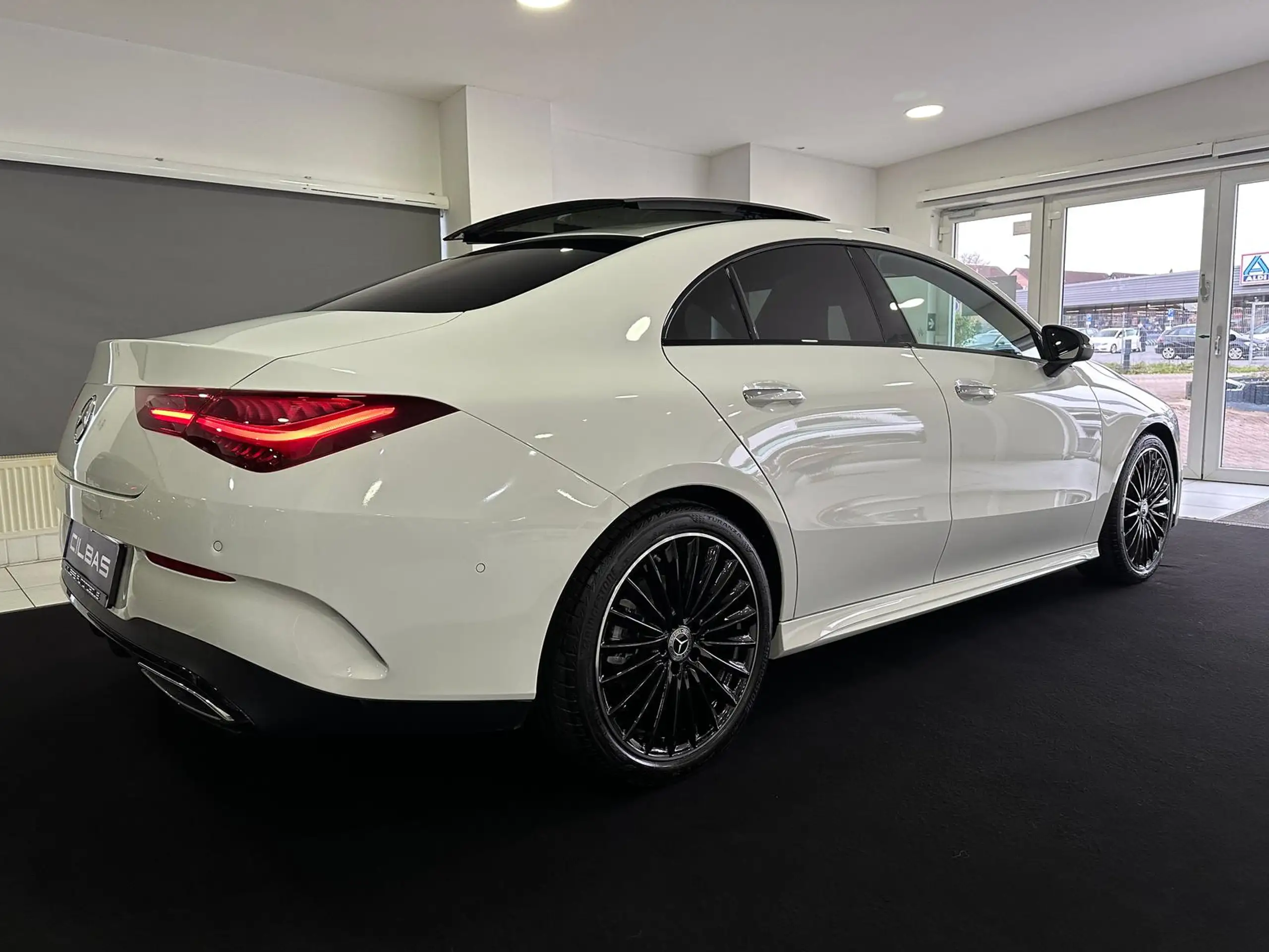 Mercedes-Benz - CLA 200