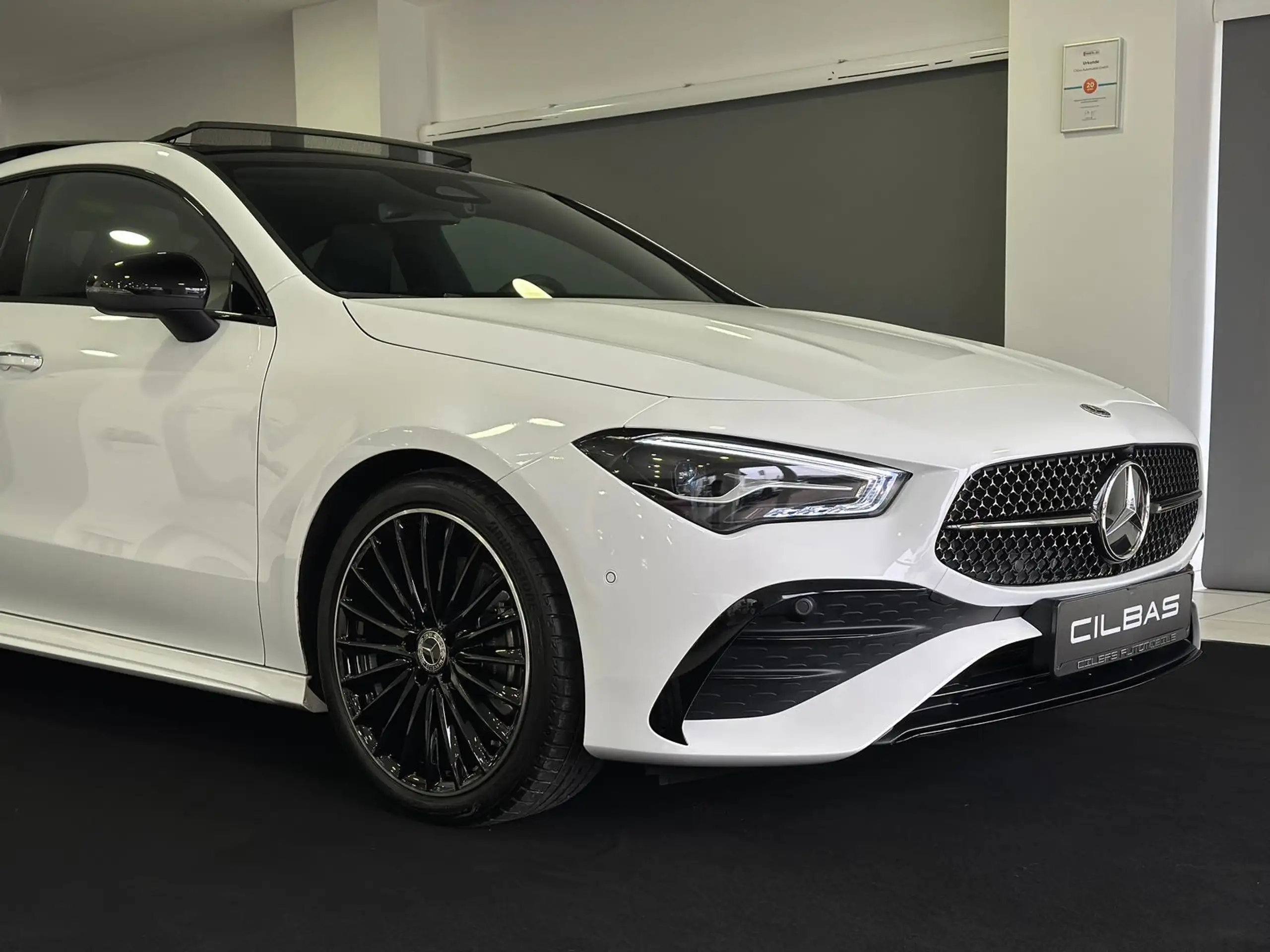 Mercedes-Benz - CLA 200