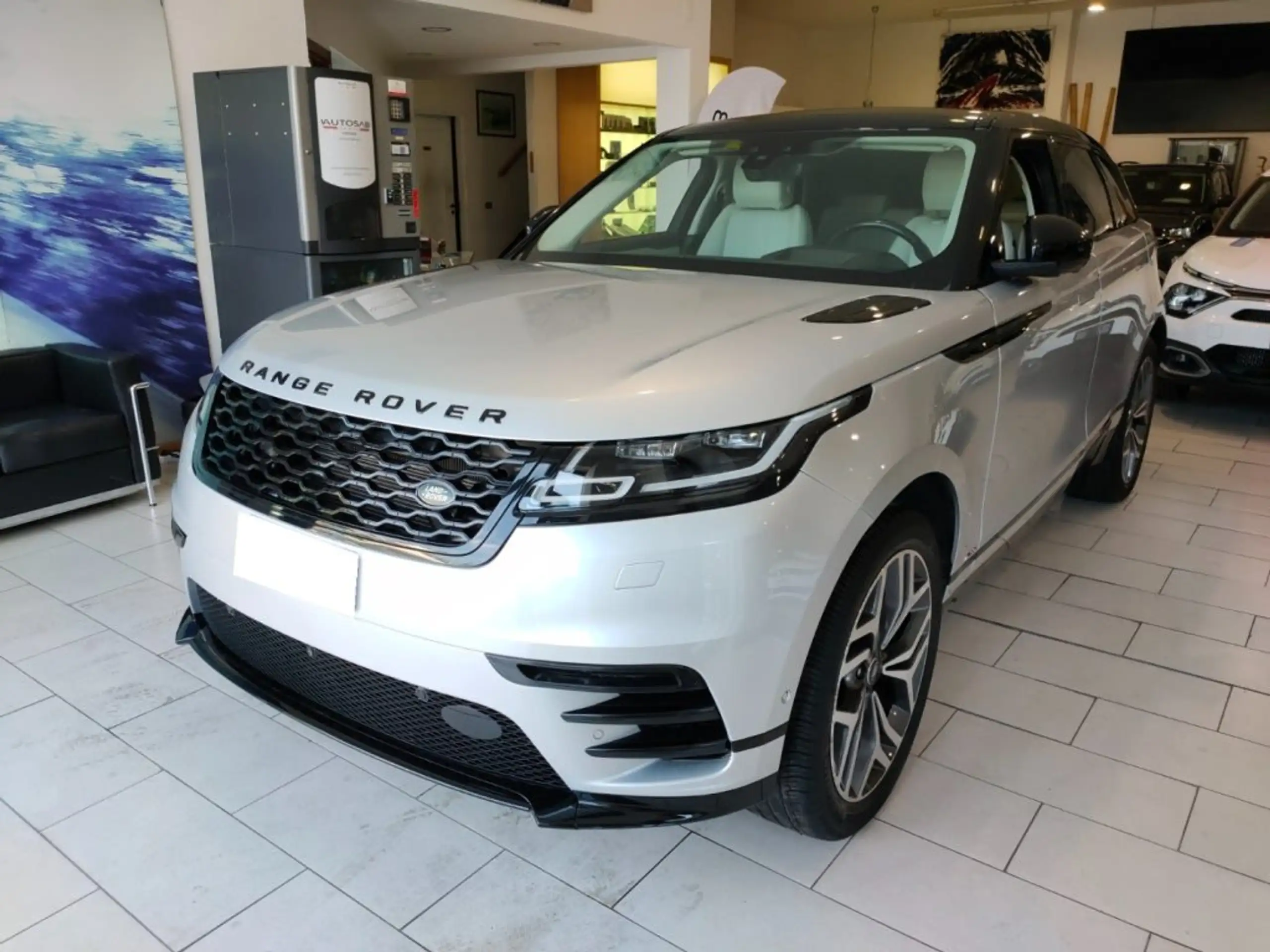 Land Rover - Range Rover Velar