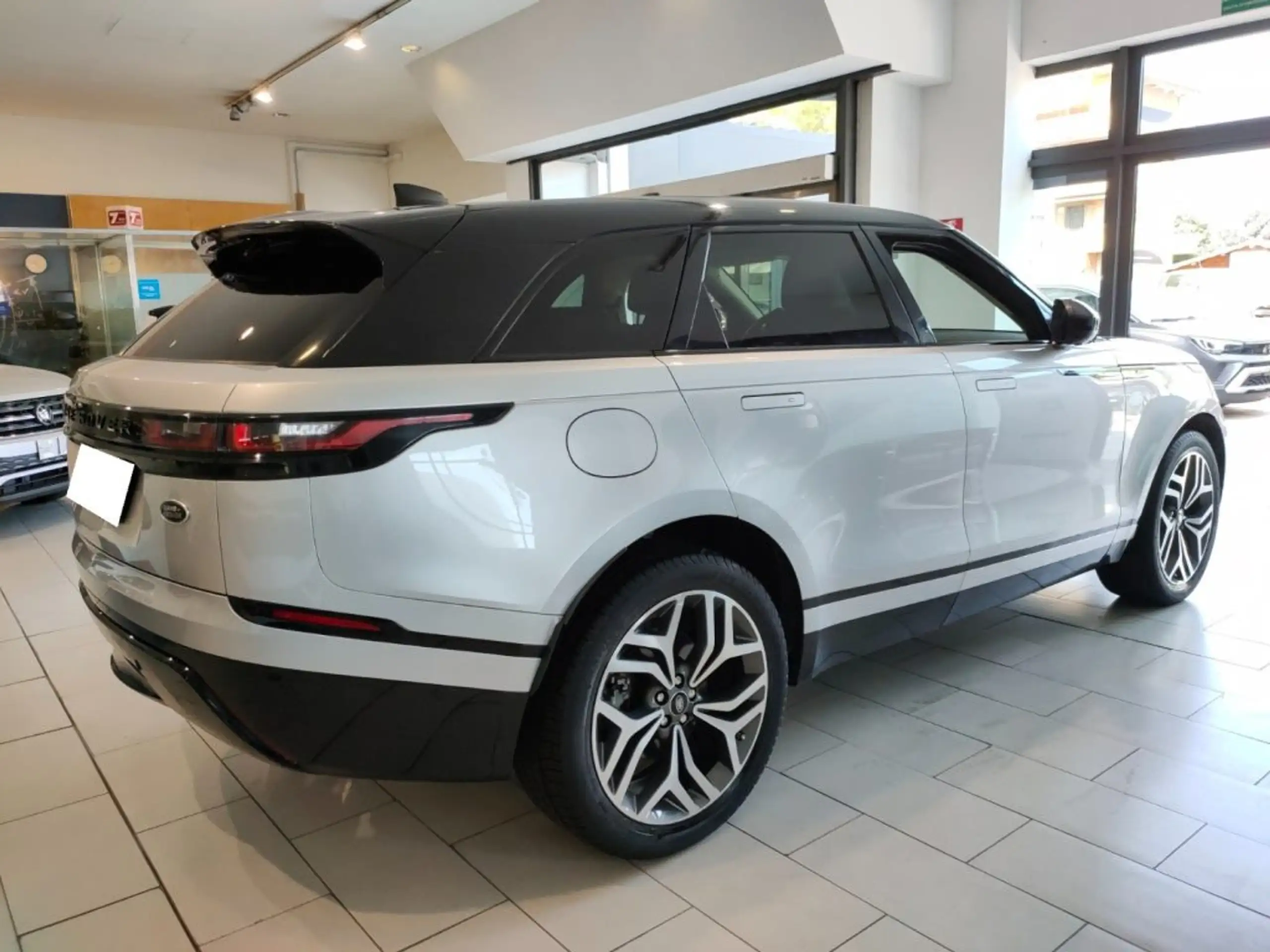 Land Rover - Range Rover Velar