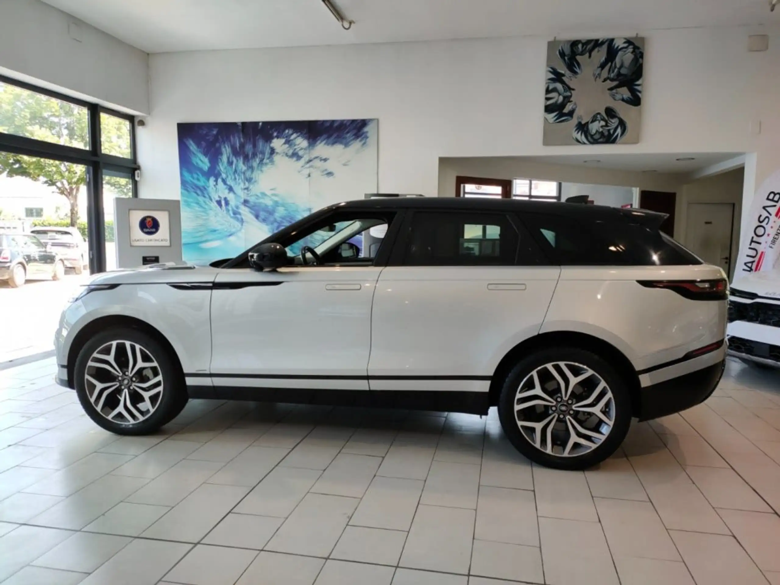 Land Rover - Range Rover Velar