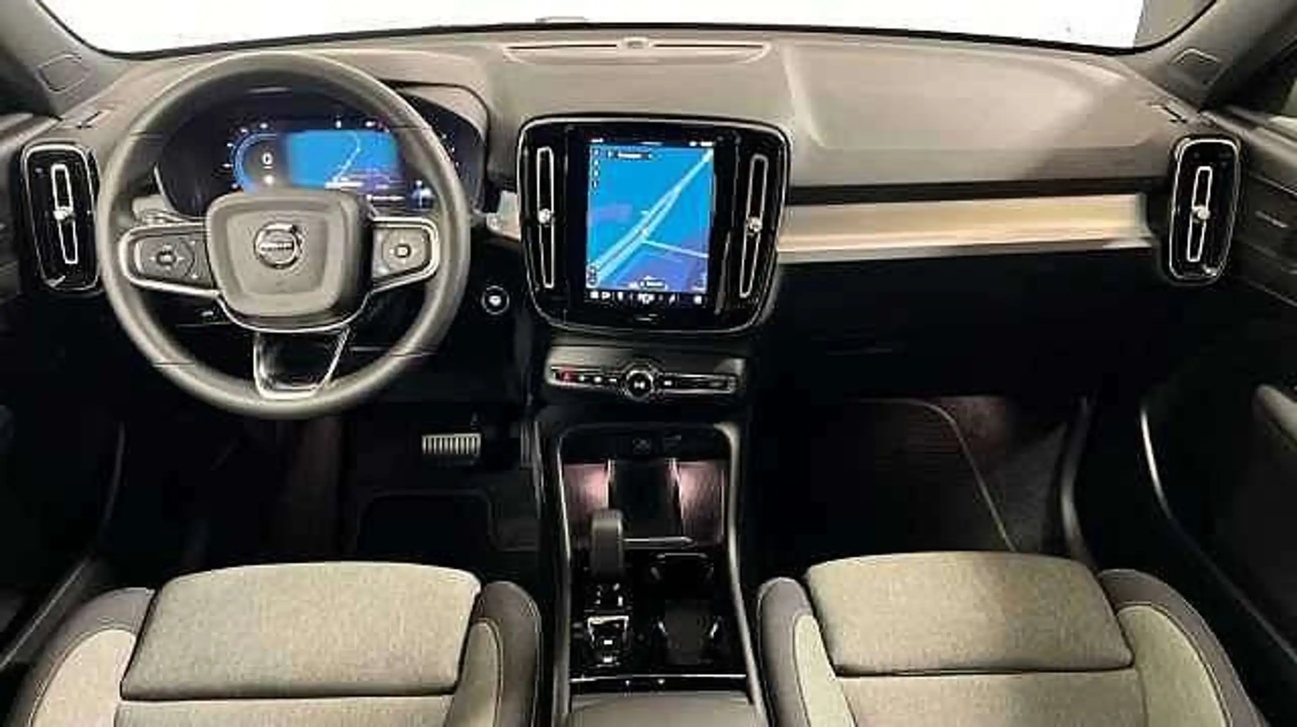 Volvo - XC40