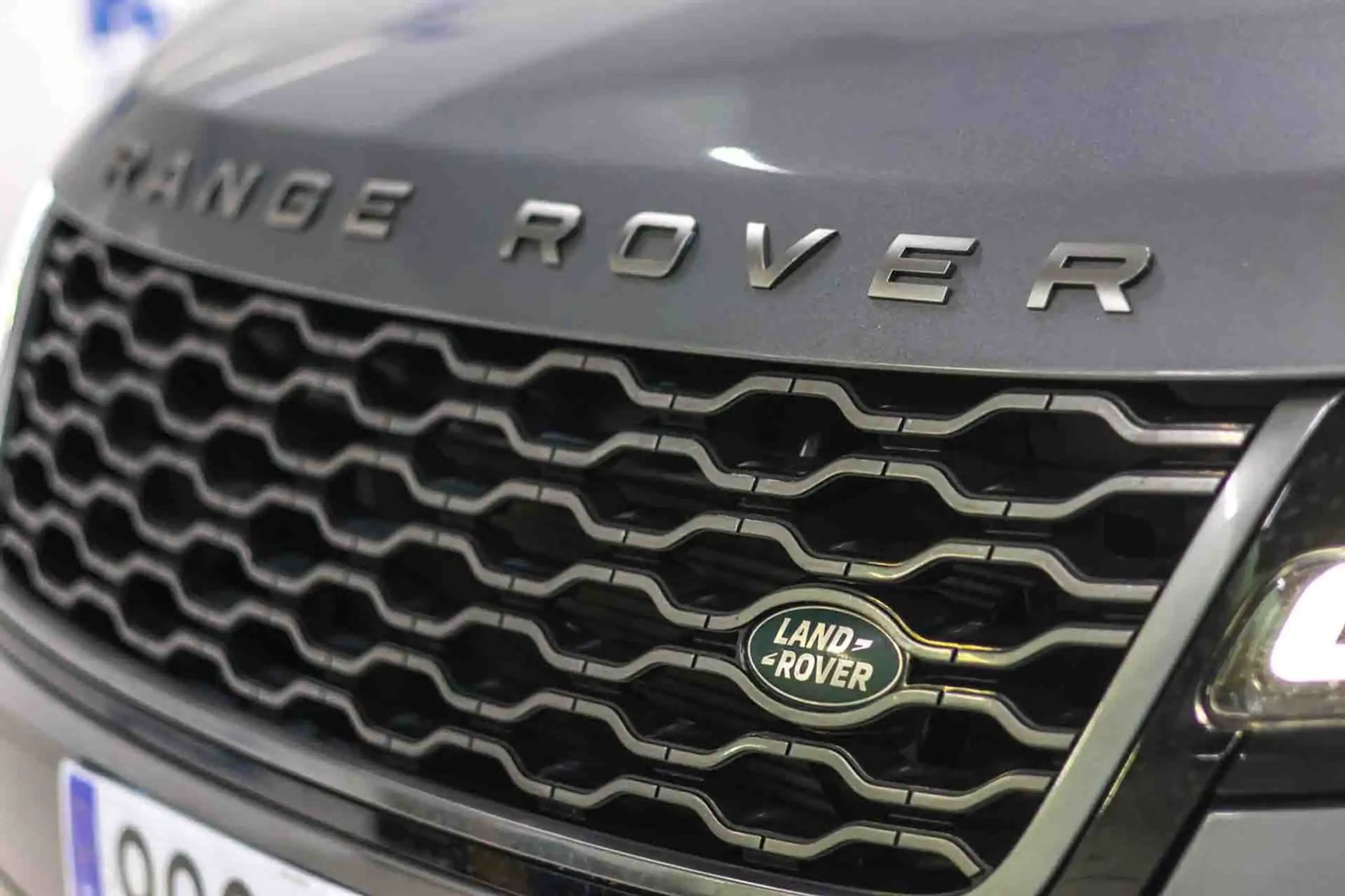 Land Rover - Range Rover Velar