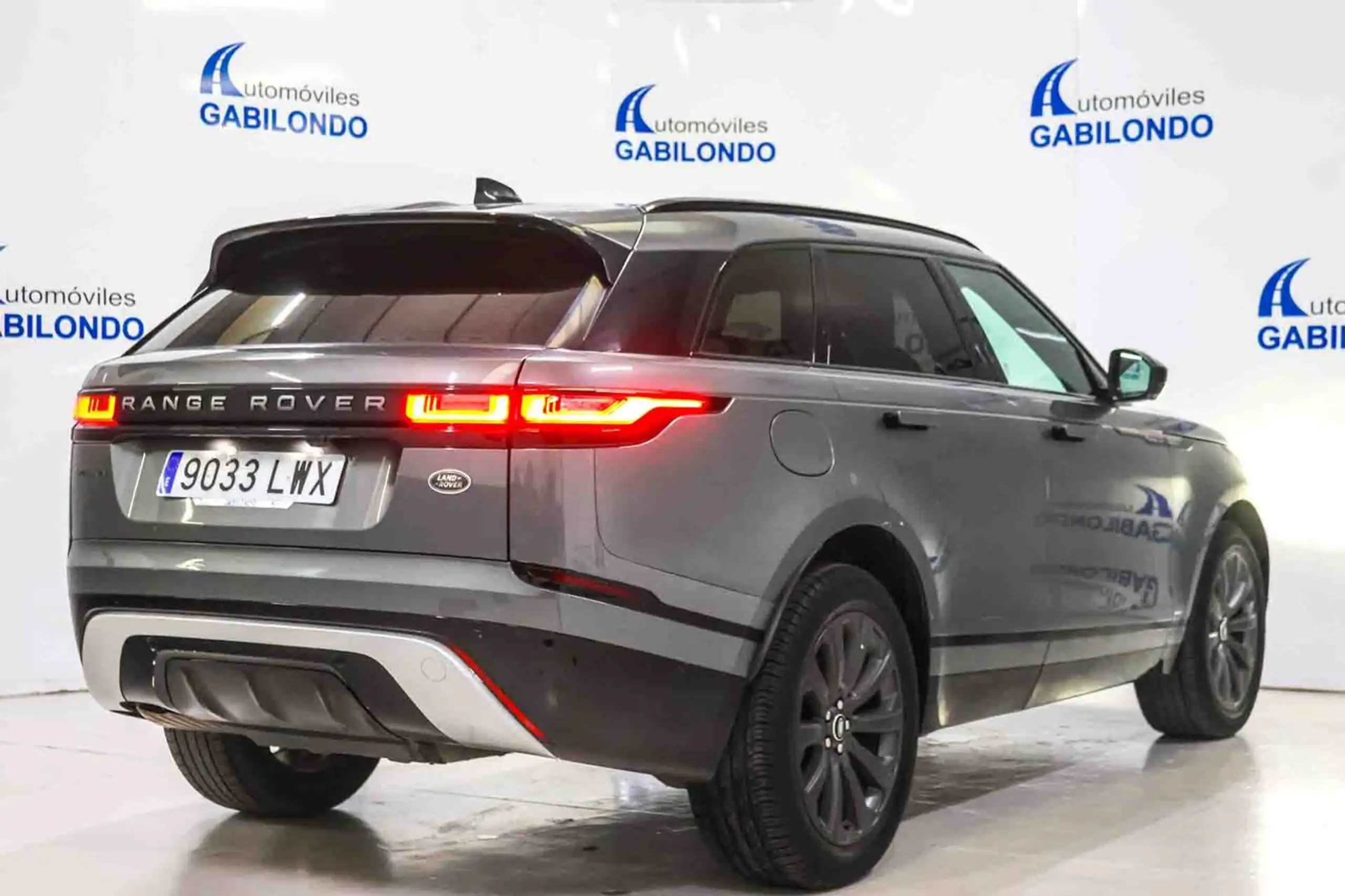 Land Rover - Range Rover Velar