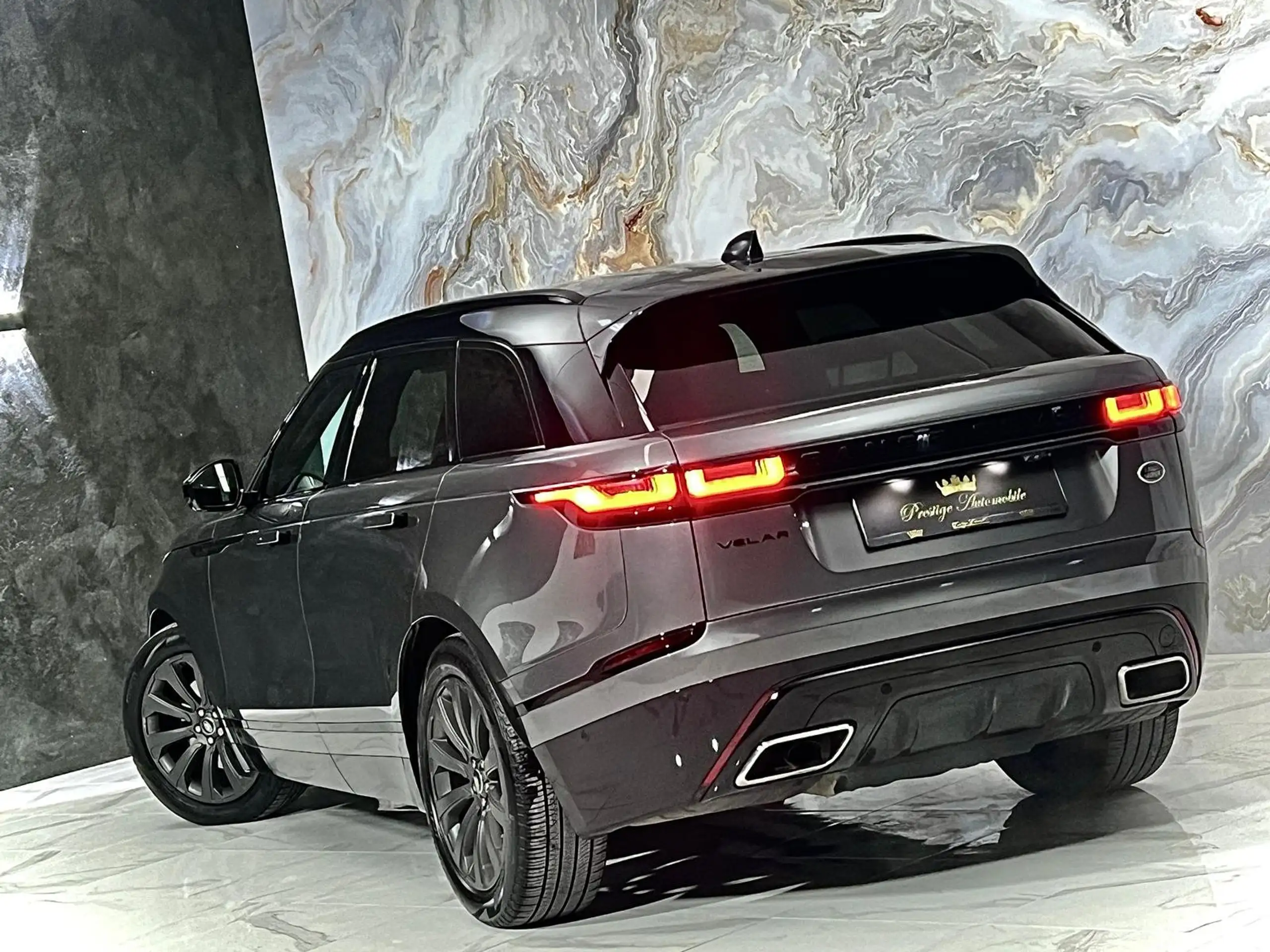 Land Rover - Range Rover Velar