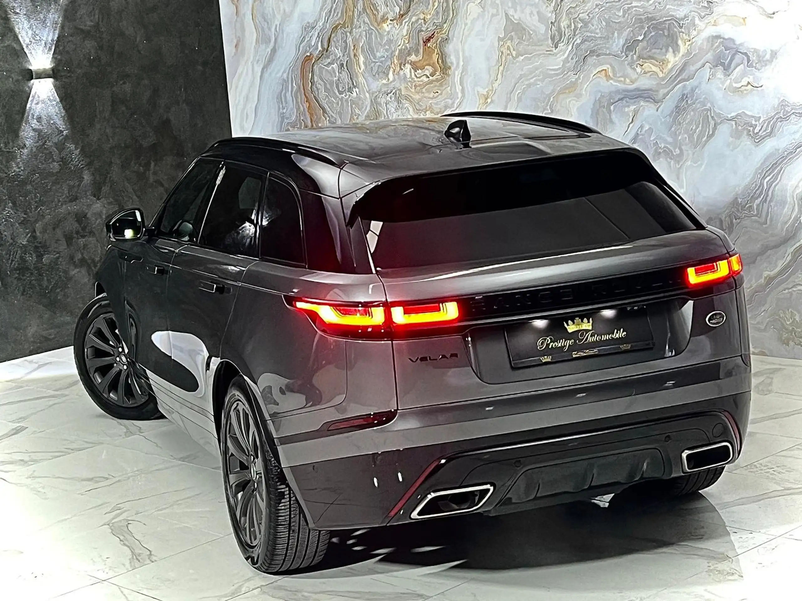 Land Rover - Range Rover Velar