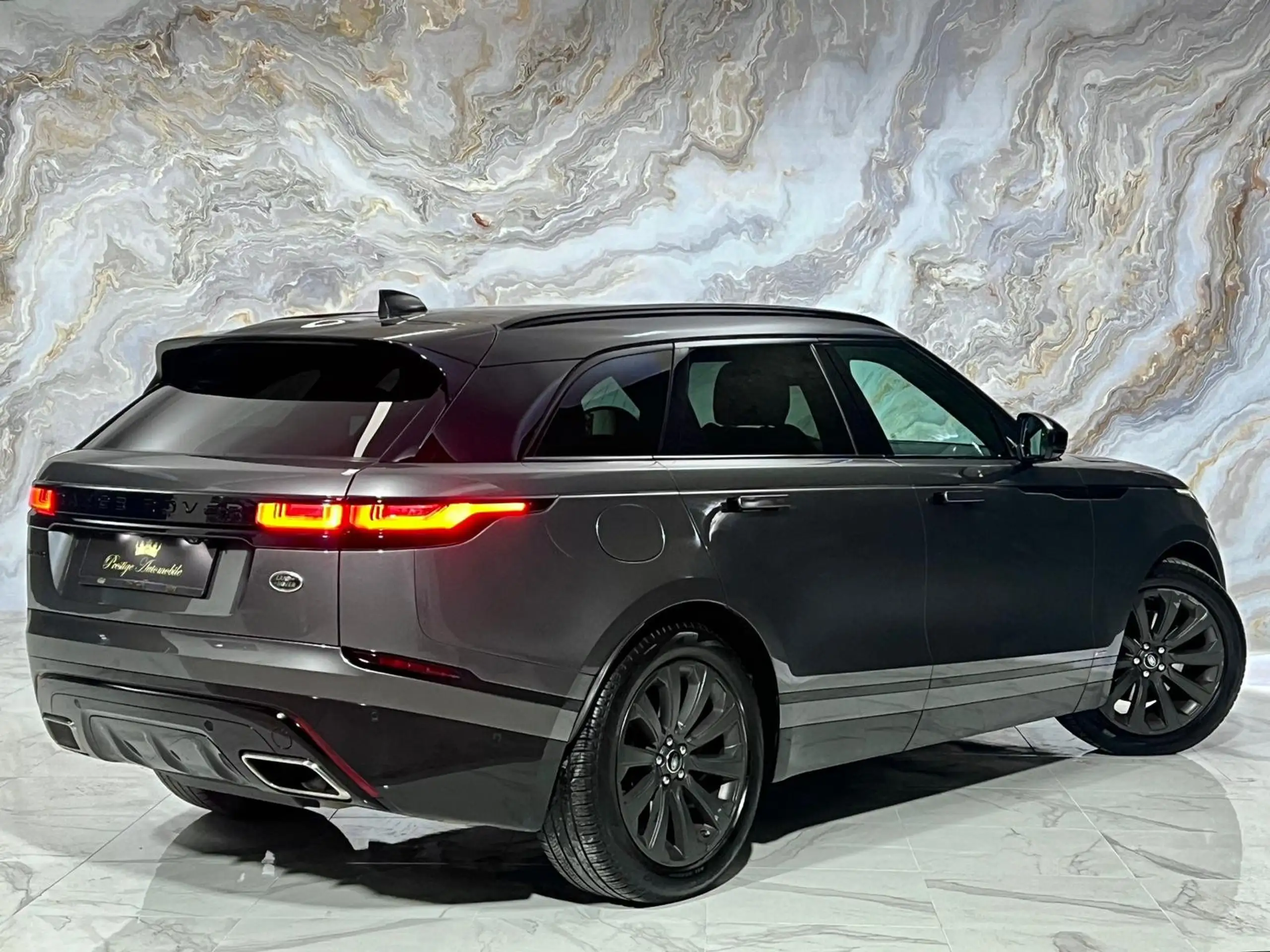 Land Rover - Range Rover Velar