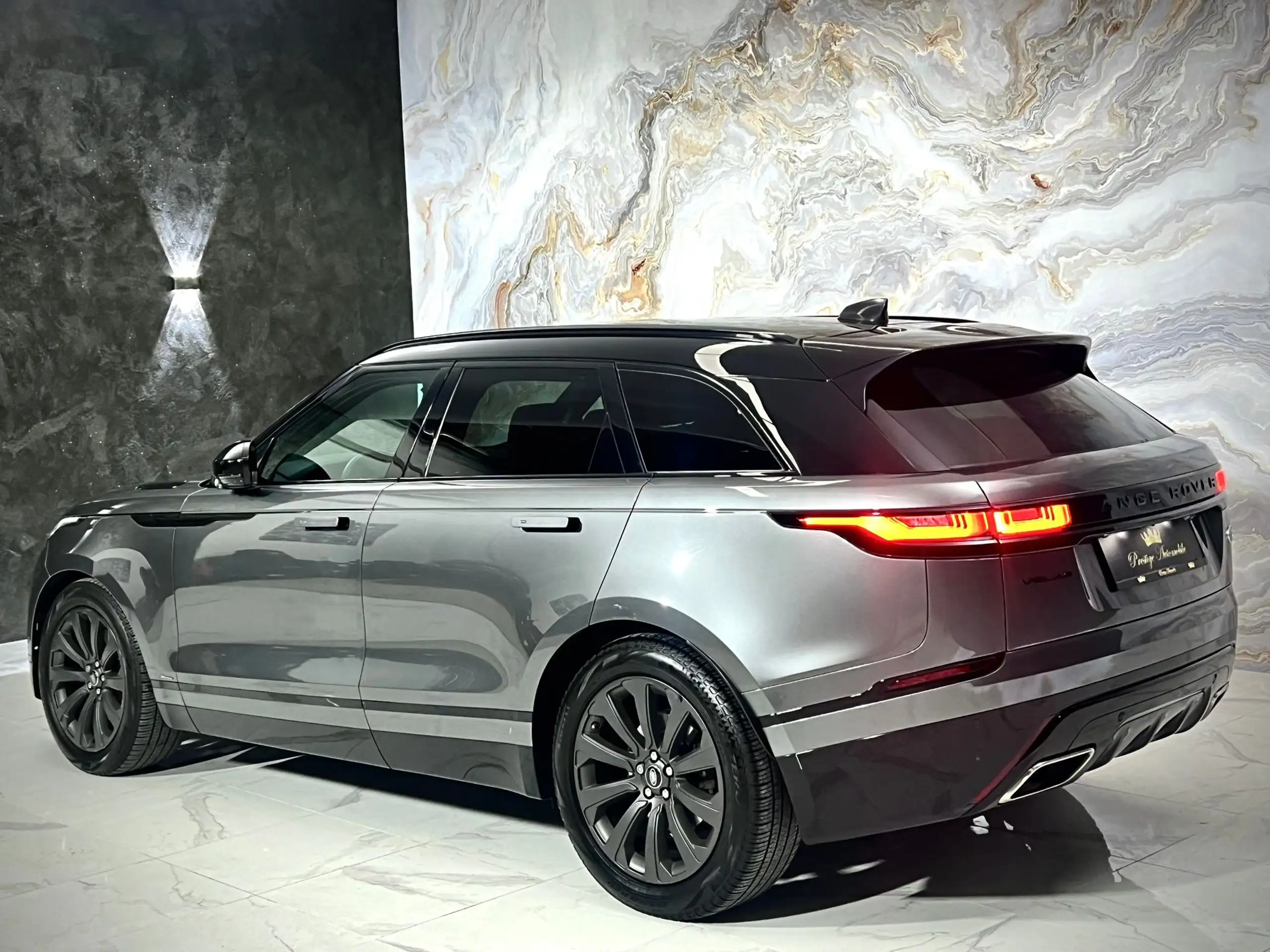 Land Rover - Range Rover Velar