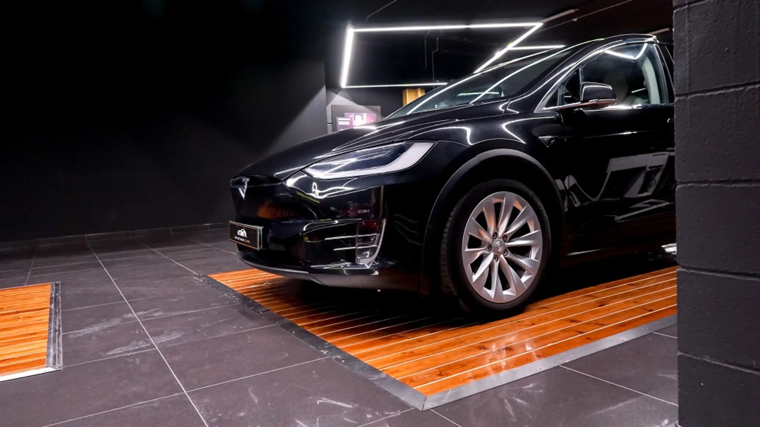 Tesla - Model X