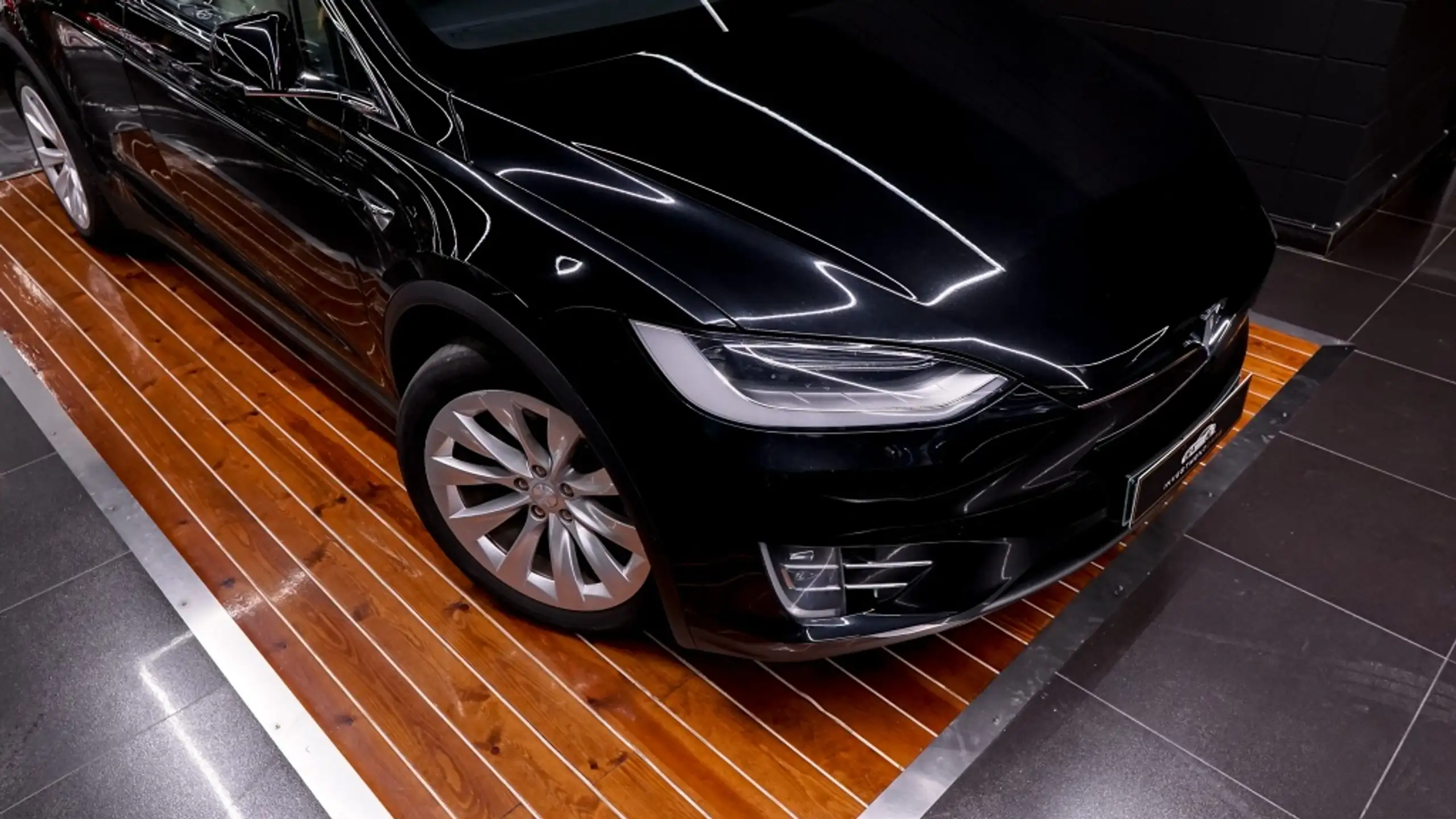 Tesla - Model X