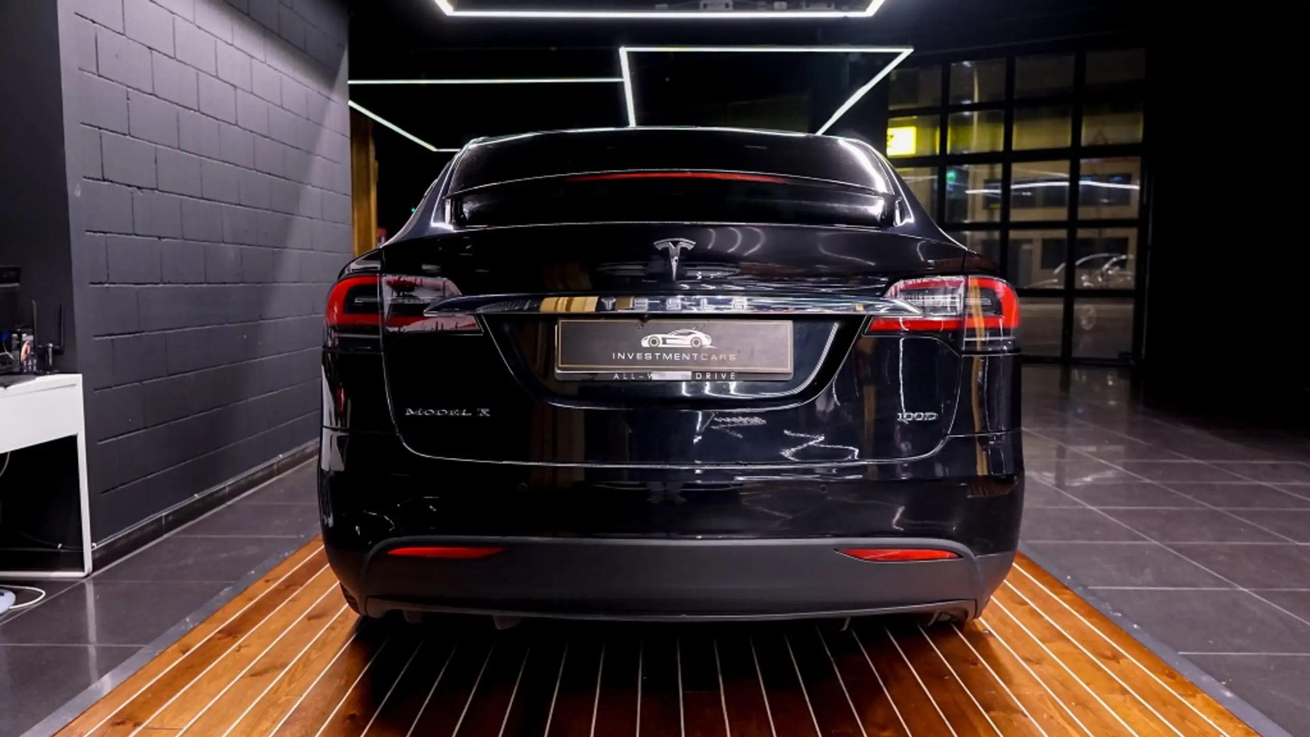 Tesla - Model X