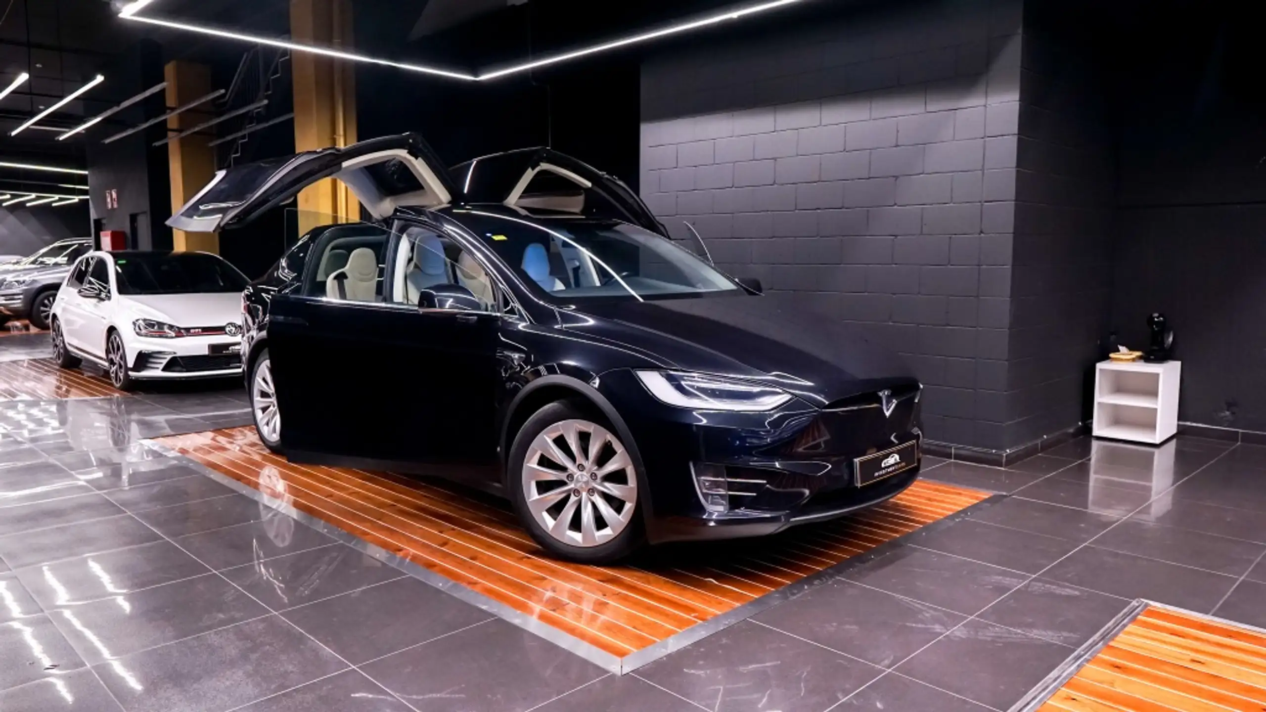 Tesla - Model X