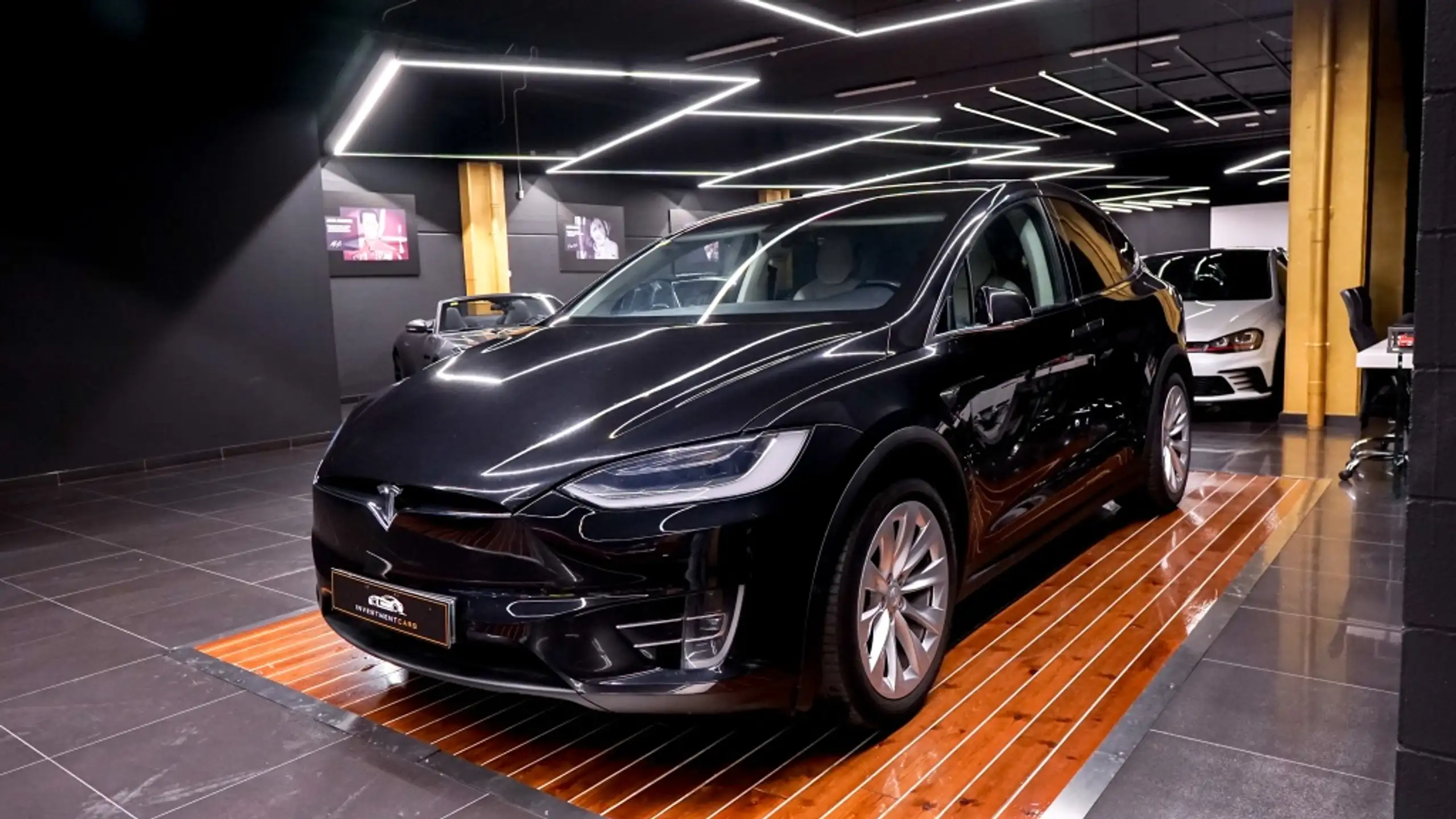 Tesla - Model X