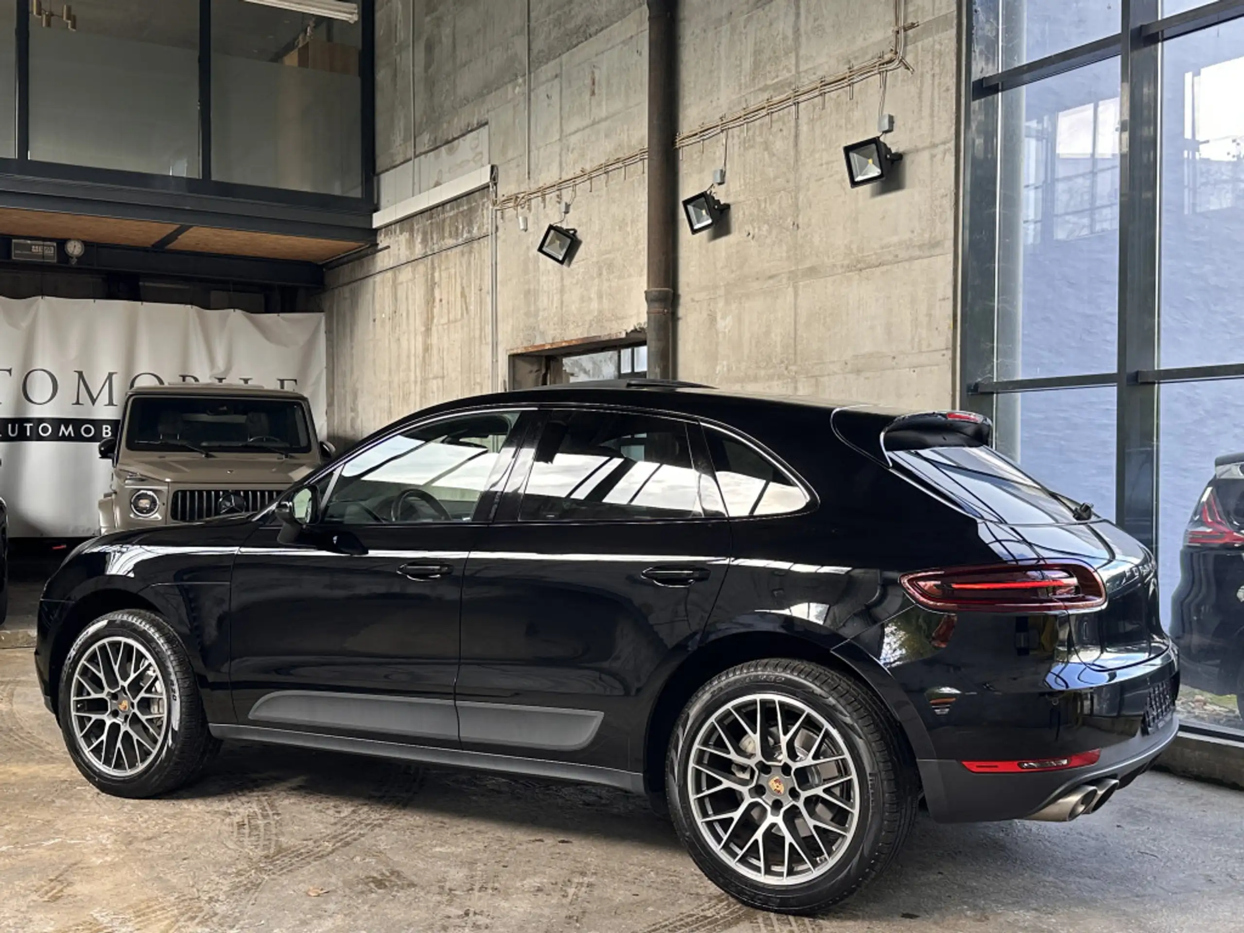 Porsche - Macan