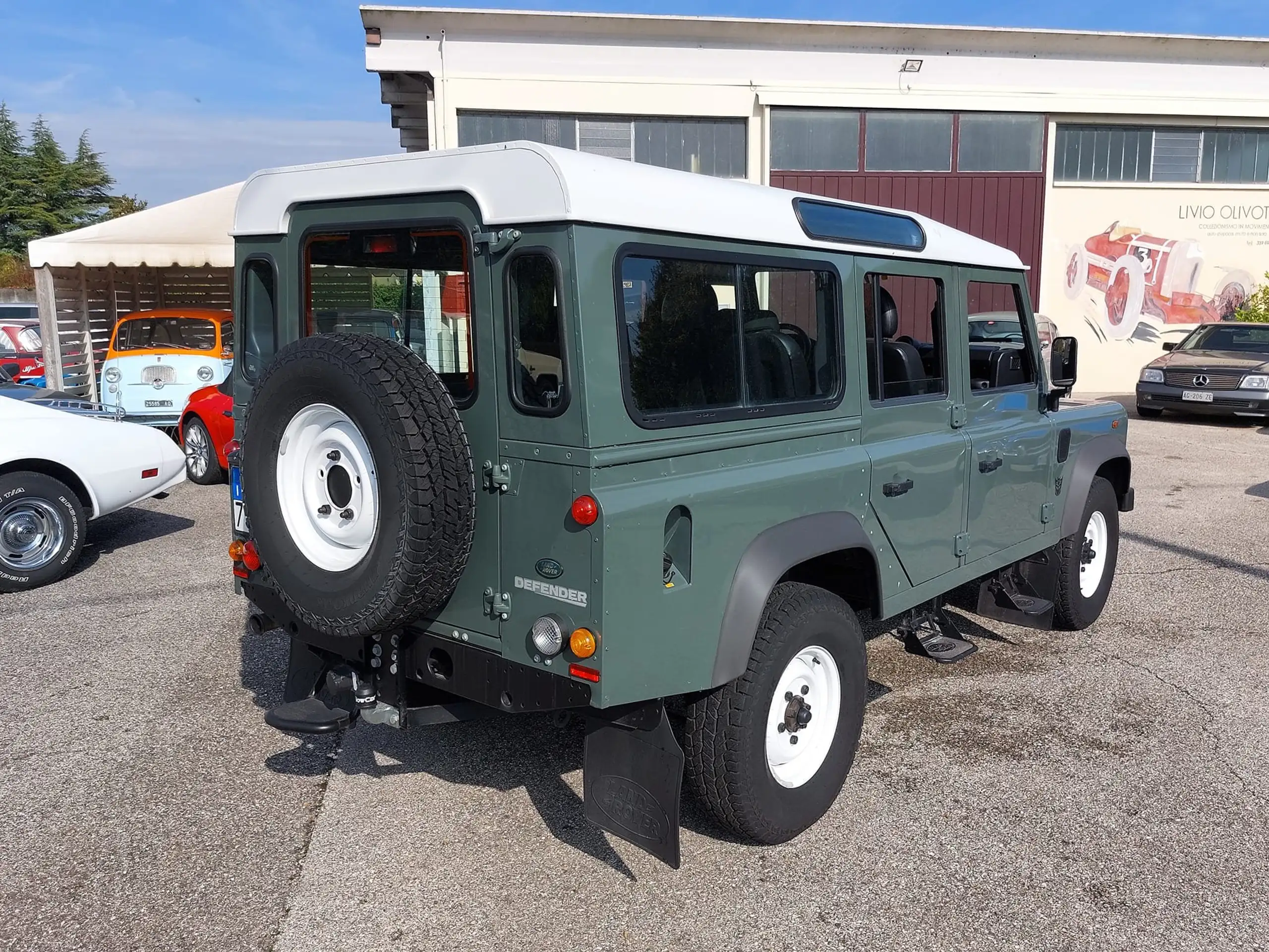 Land Rover - Defender