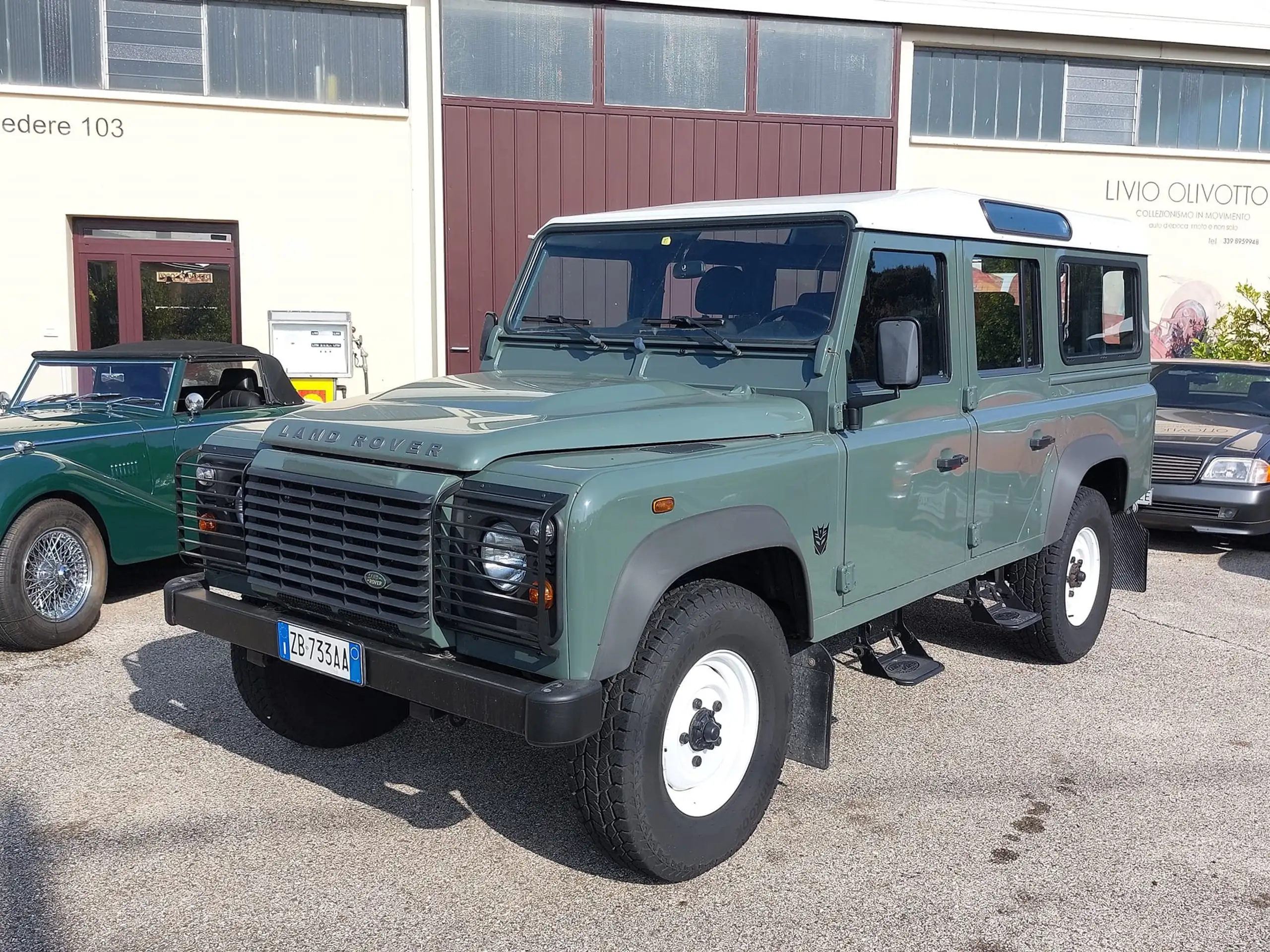 Land Rover - Defender