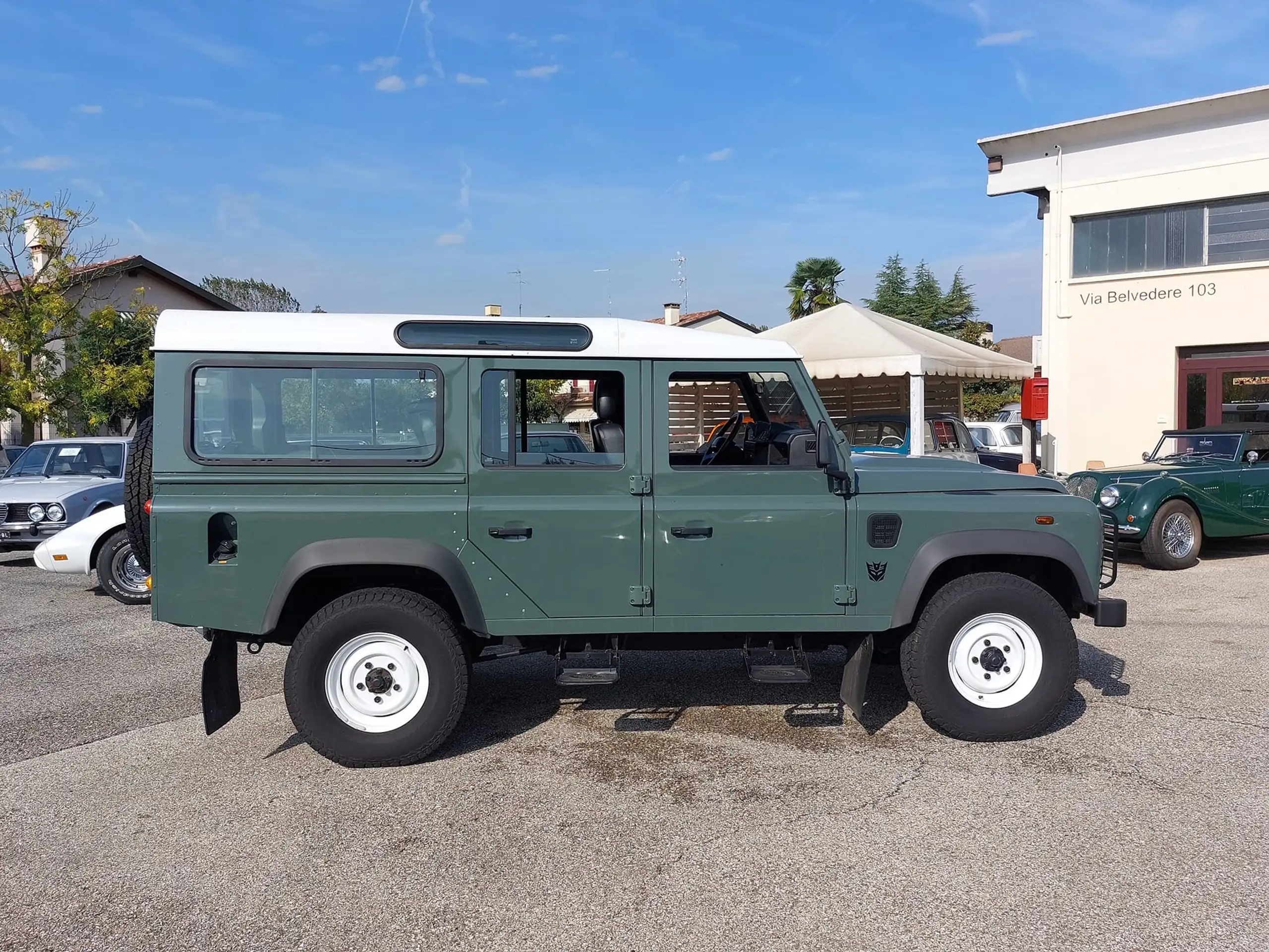 Land Rover - Defender