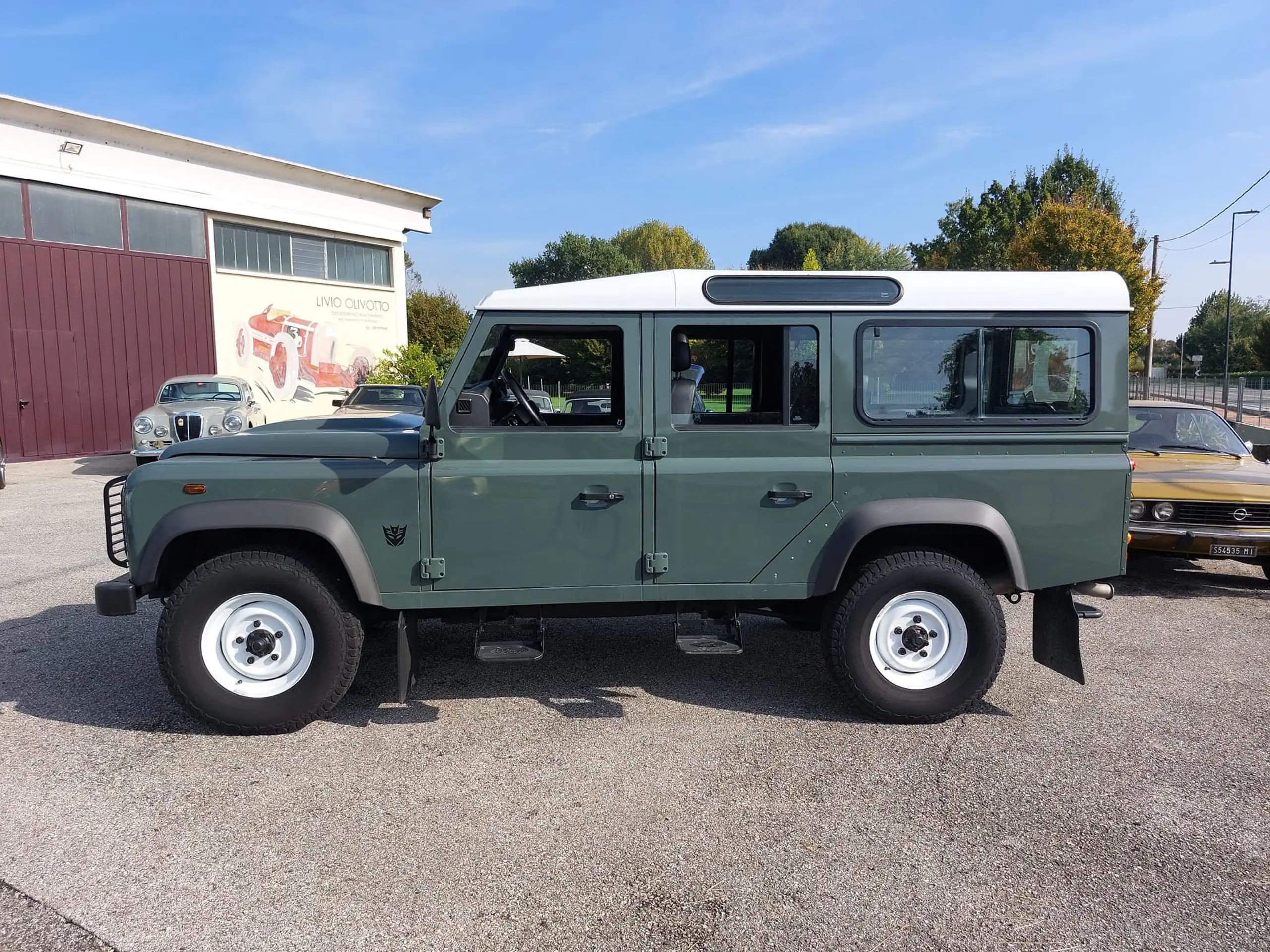 Land Rover - Defender