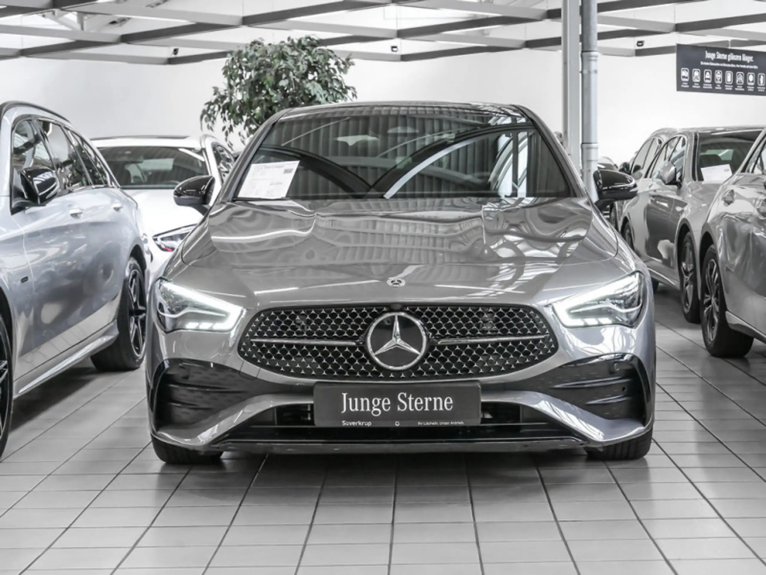 Mercedes-Benz - CLA 200