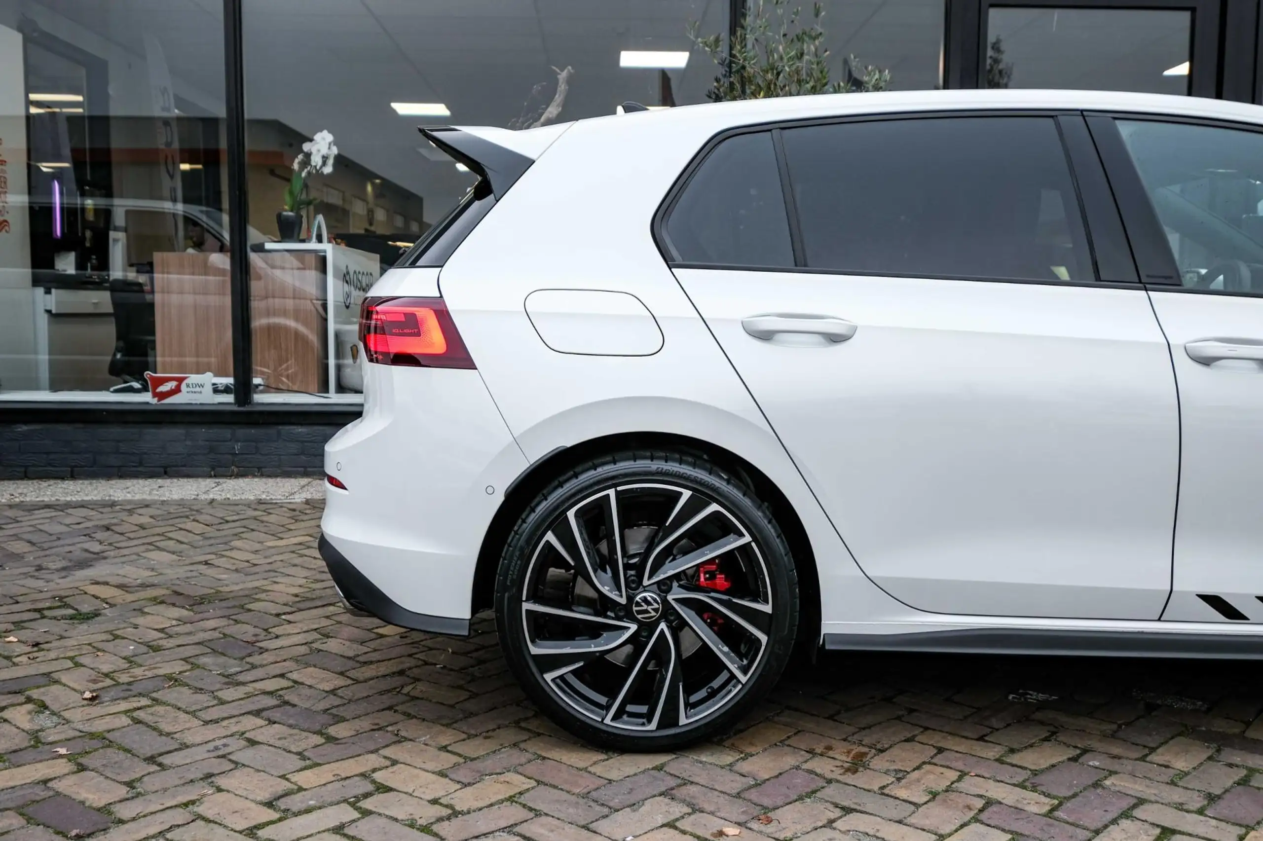 Volkswagen - Golf GTI