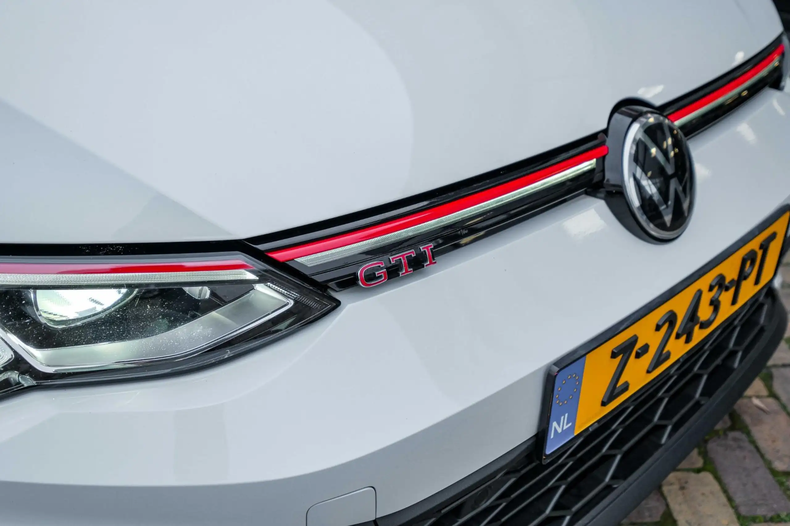 Volkswagen - Golf GTI