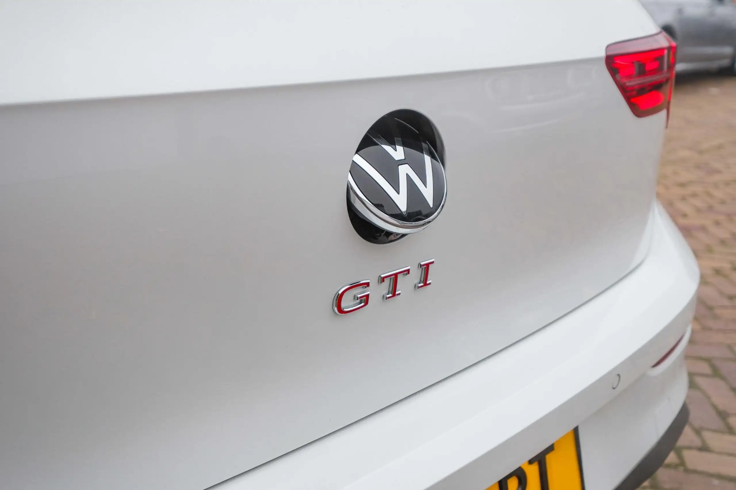 Volkswagen - Golf GTI