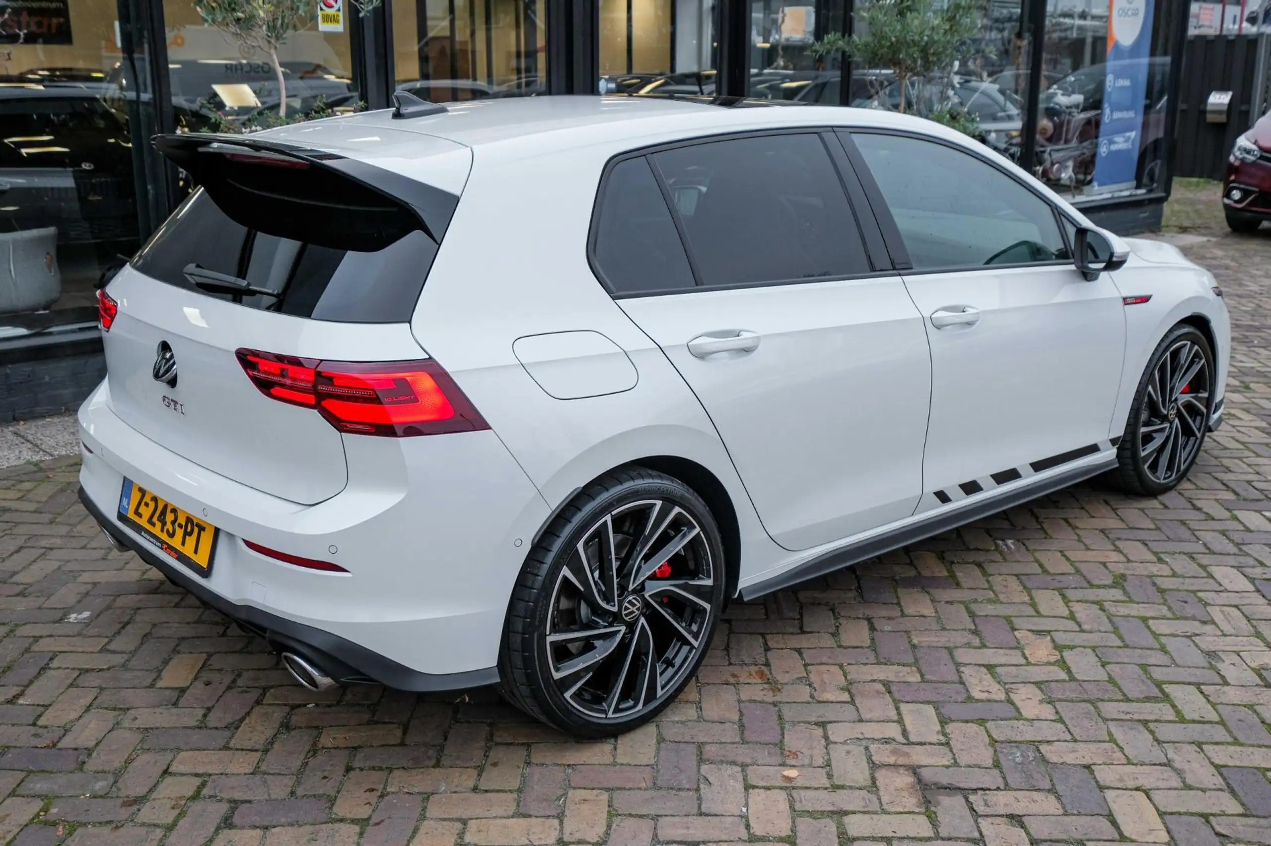 Volkswagen - Golf GTI