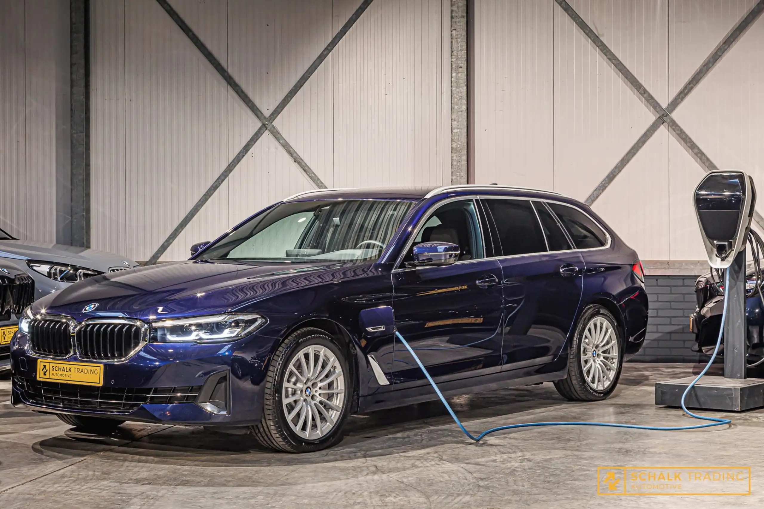 BMW - 530