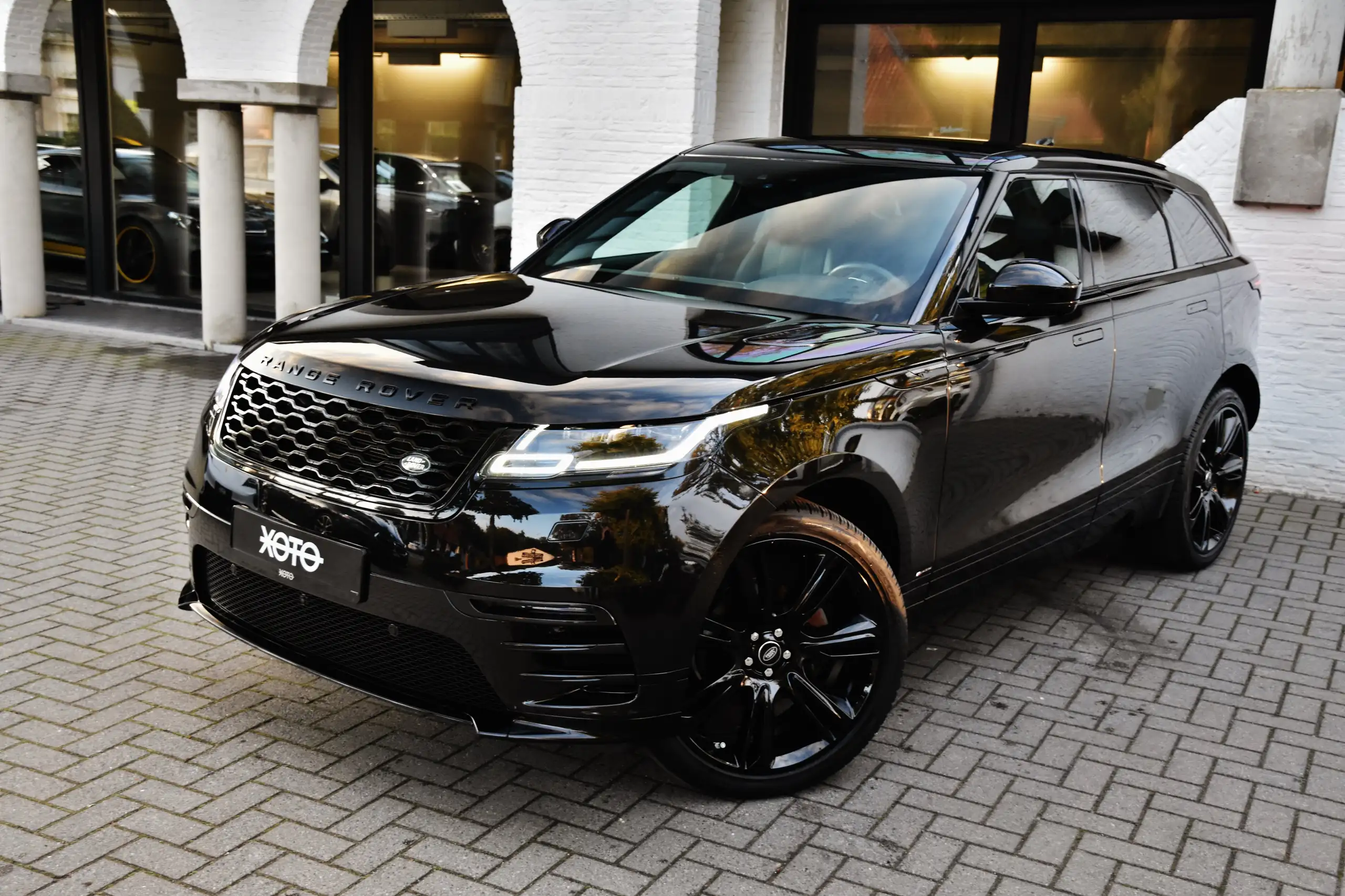 Land Rover - Range Rover Velar