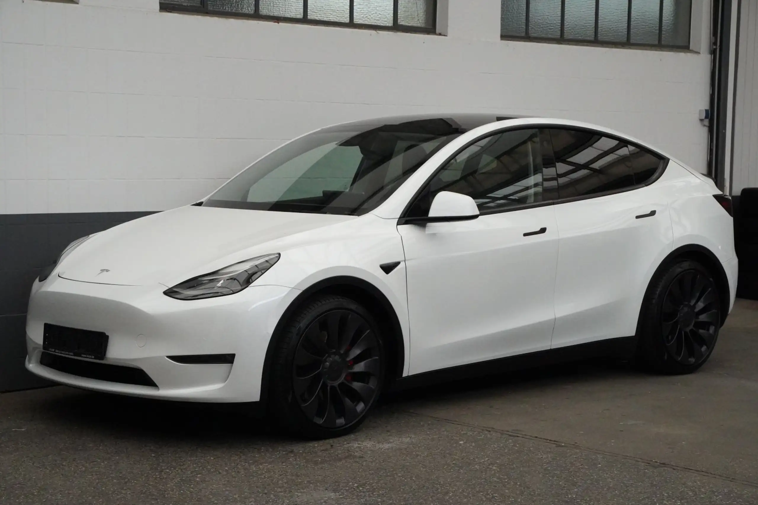 Tesla - Model Y