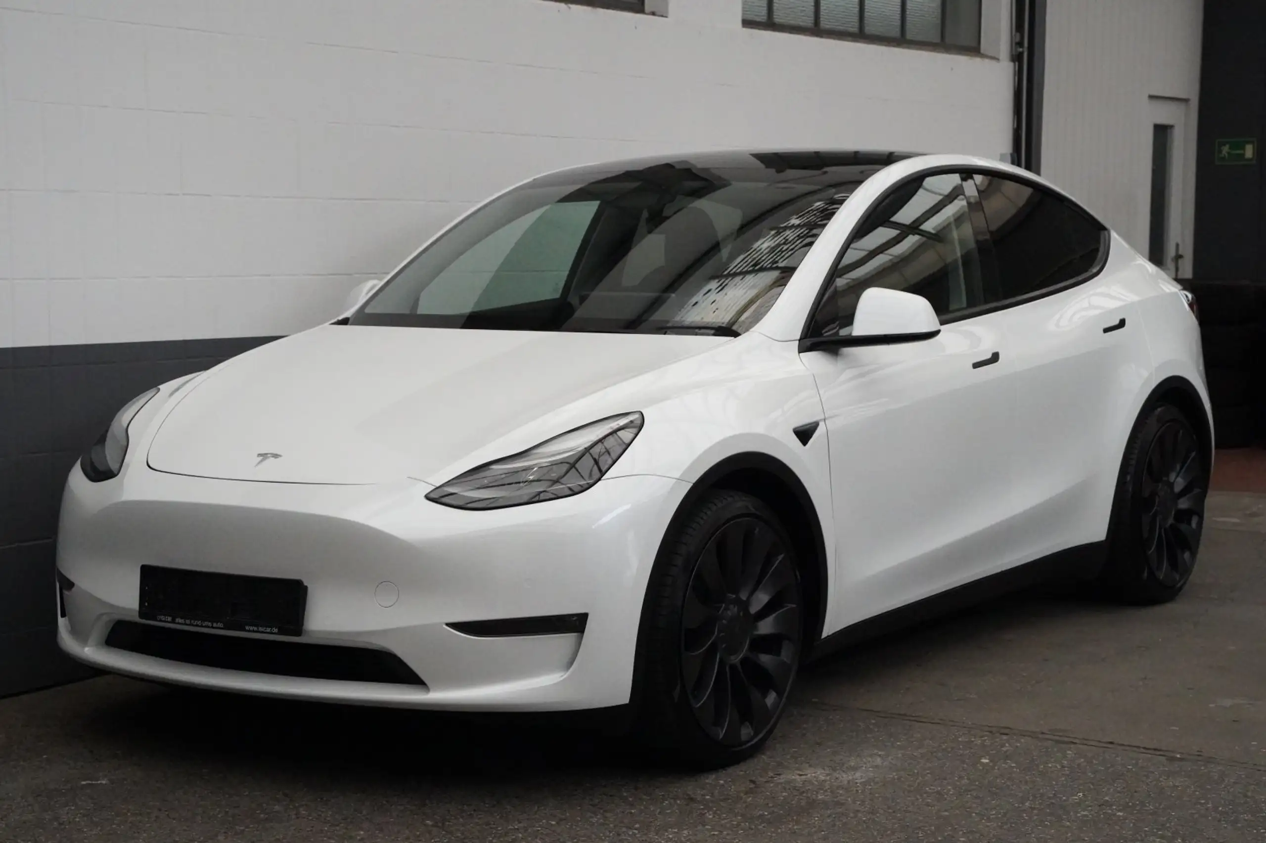 Tesla - Model Y