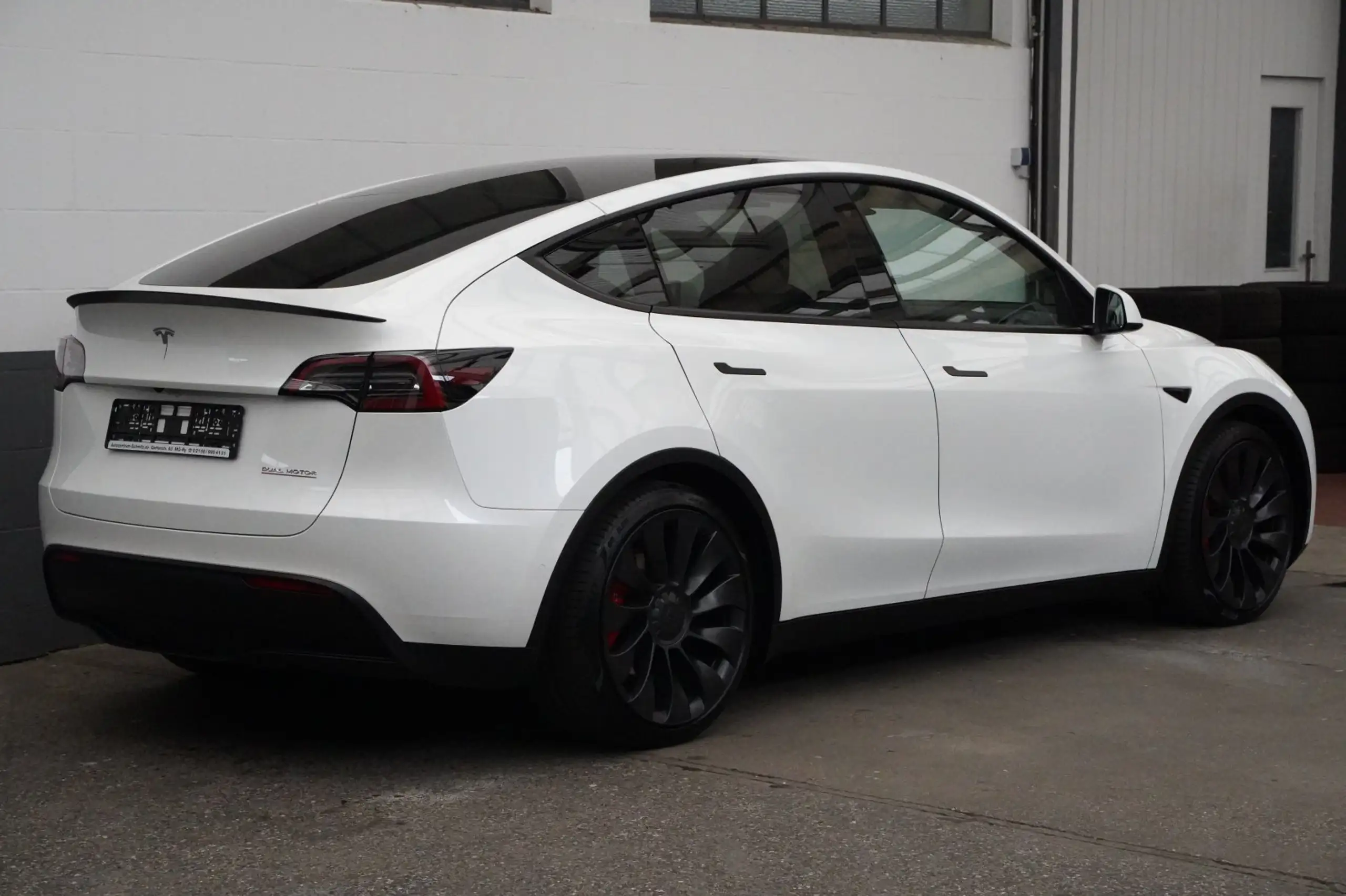 Tesla - Model Y