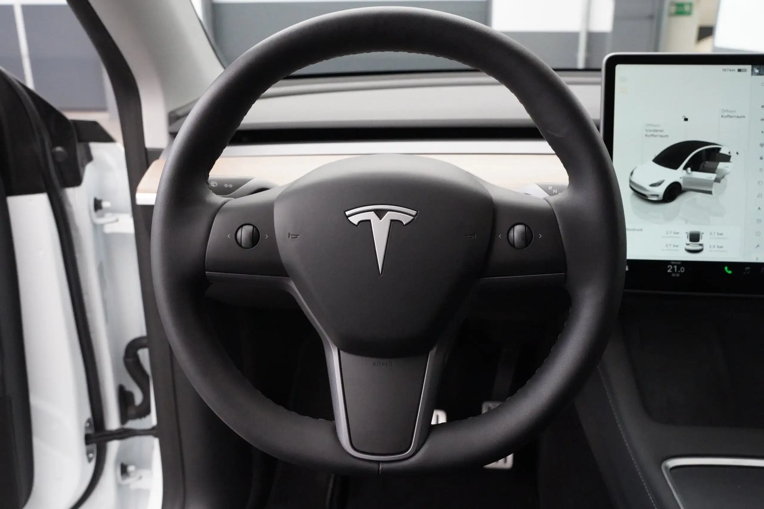 Tesla - Model Y